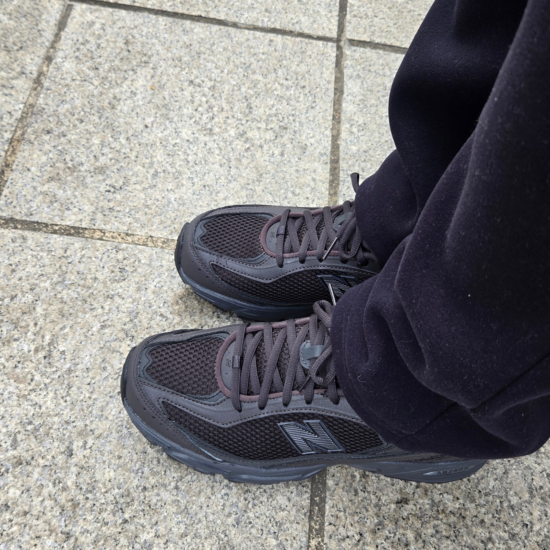 New Balance 509 Black Coffee 착용 스타일 - 4