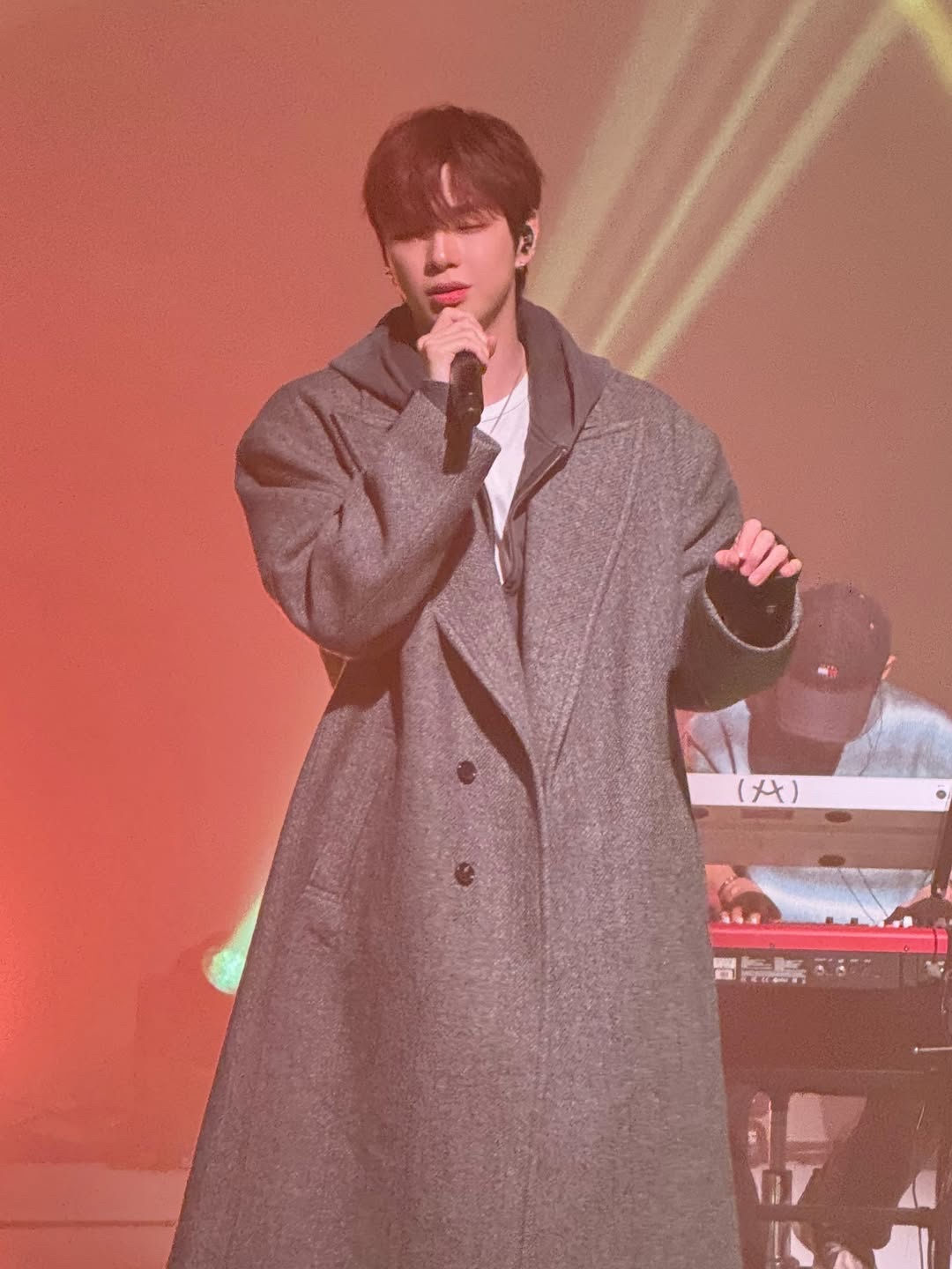 Nonnod Tweed Long Coat 착용 스타일 - 2