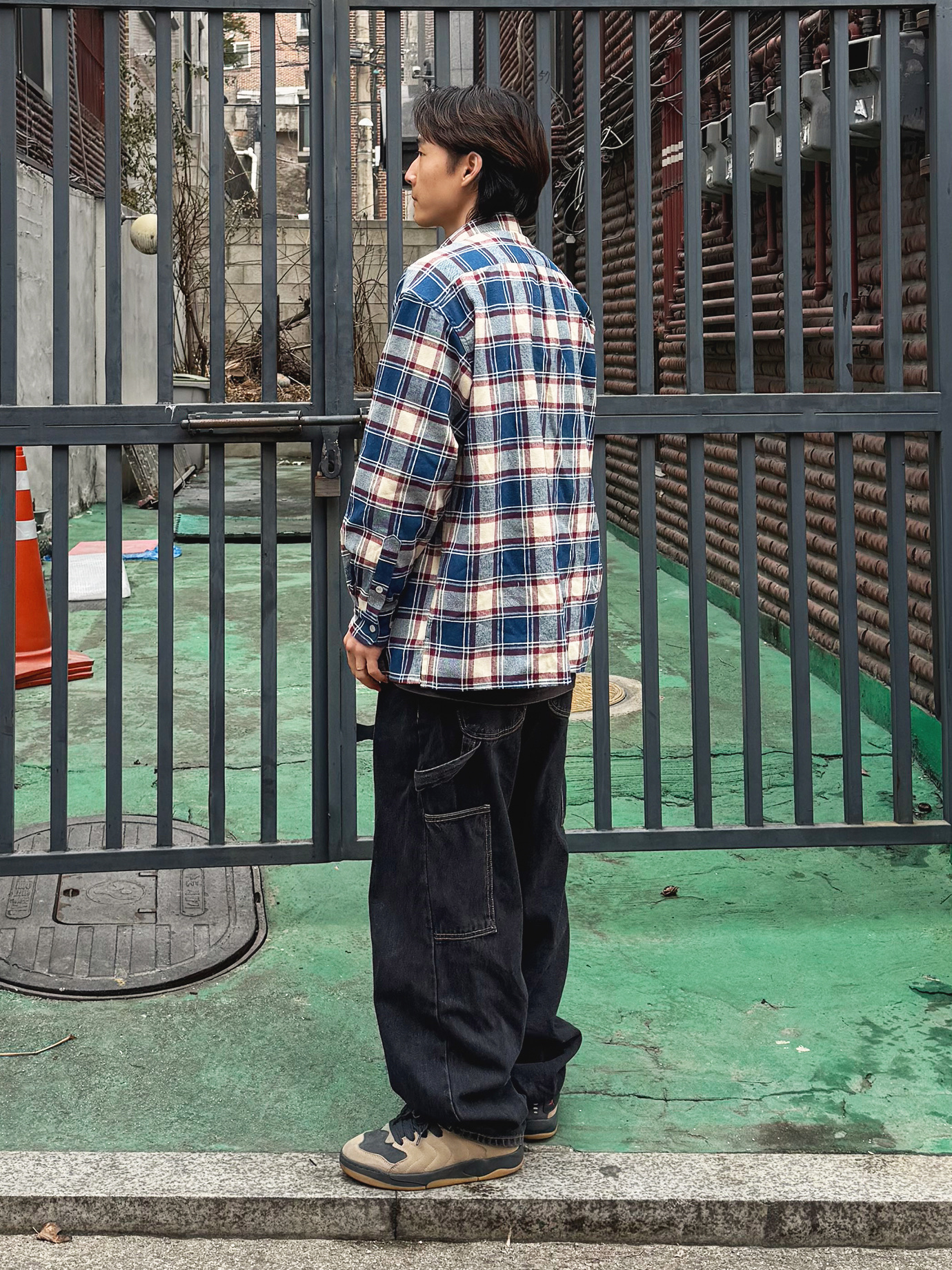 QT8 GARMENTS Rustic Core Flannel Check Shirt Blue, QT8 Garments TL Denim Carpenter Pant Black 착용 스타일 - 3