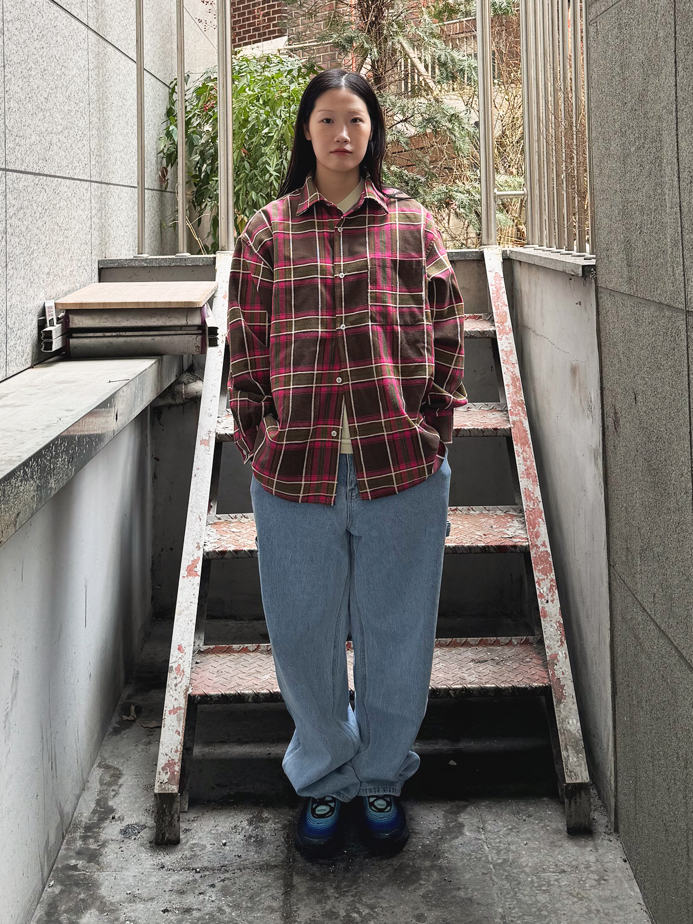 QT8 GARMENTS Rustic Core Flannel Check Shirt Pink, QT8 Garments TL Denim Carpenter Pant Blue 착용 스타일 - 1