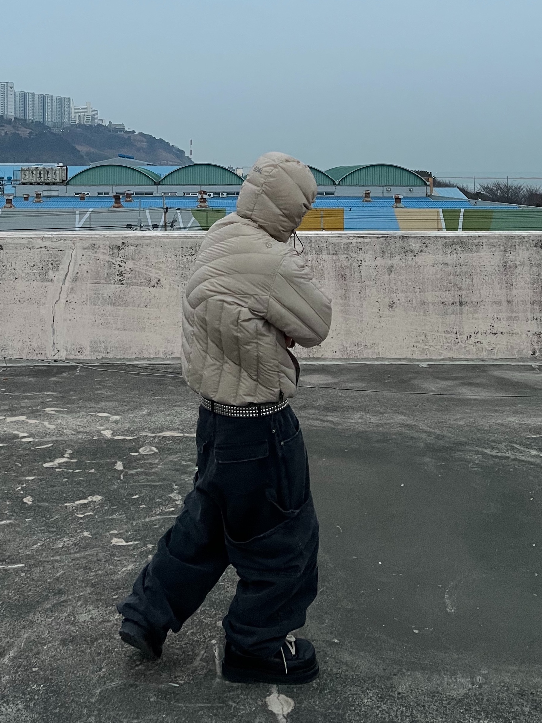 Nonnod Double knee cover pants Vintage black 착용 스타일 - 4