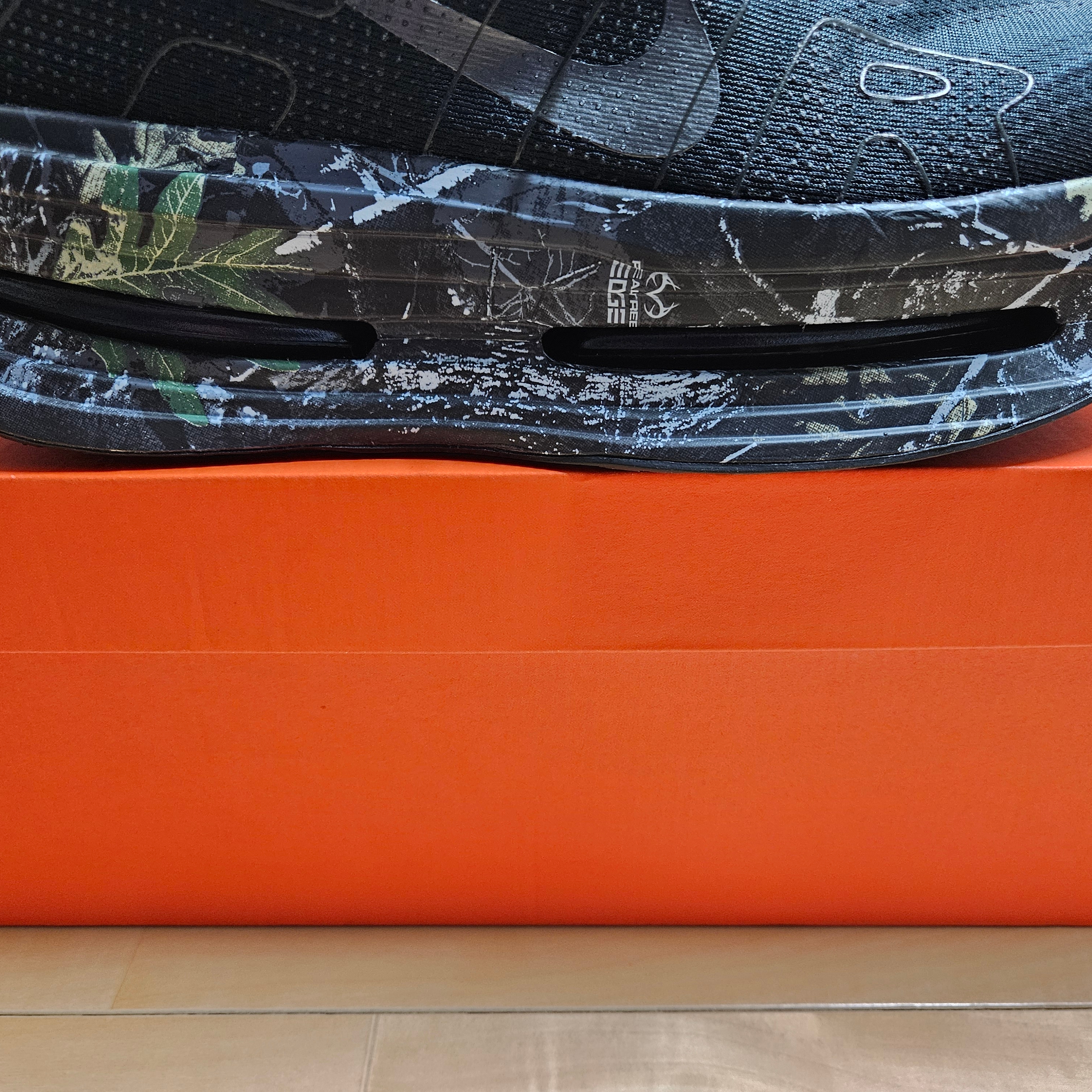 Nike Vomero Premium Black Dark Smoke Grey 착용 스타일 - 7