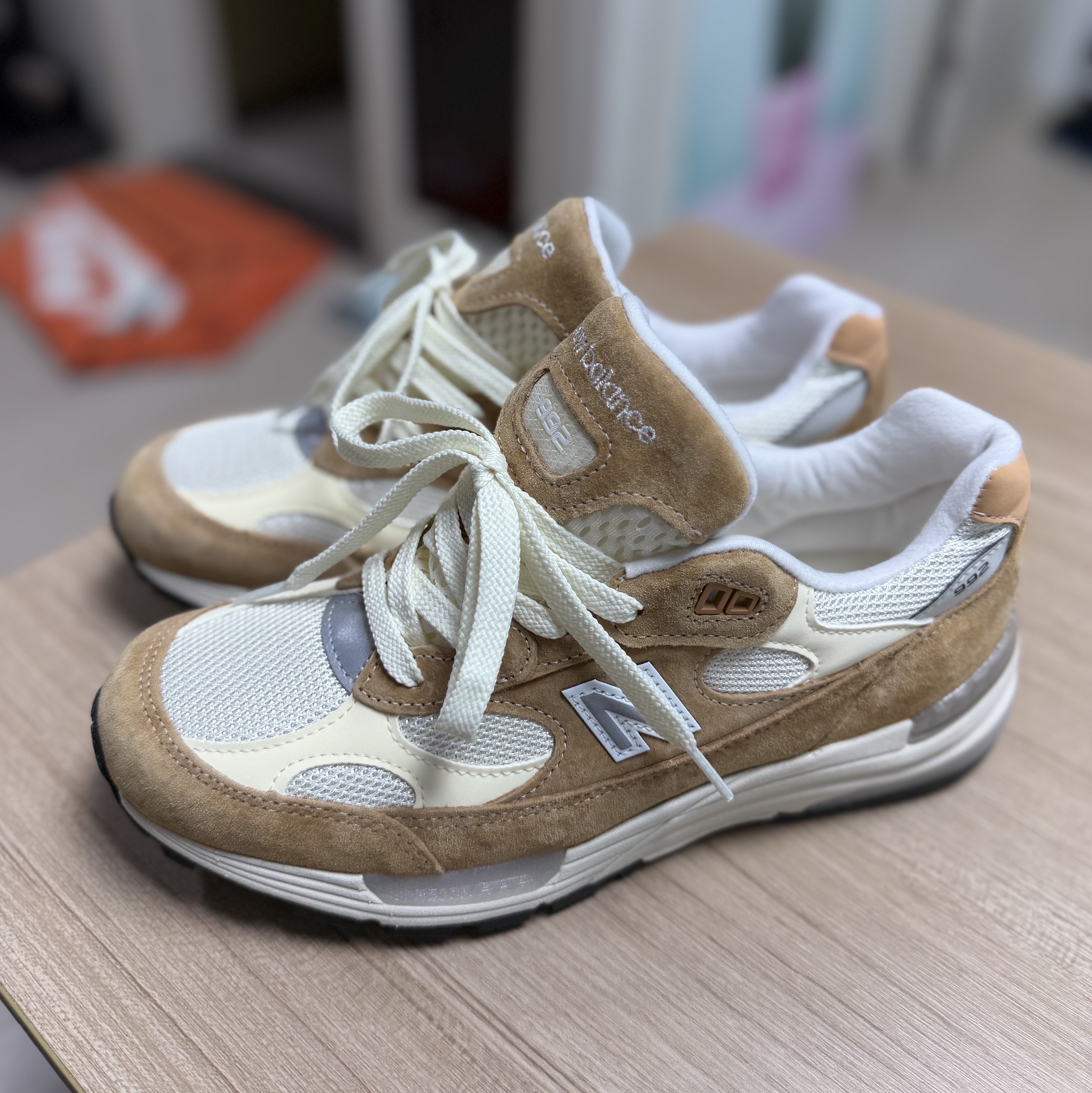 New Balance 992 Made in USA Sweet Caramel Calcium 착용 스타일
