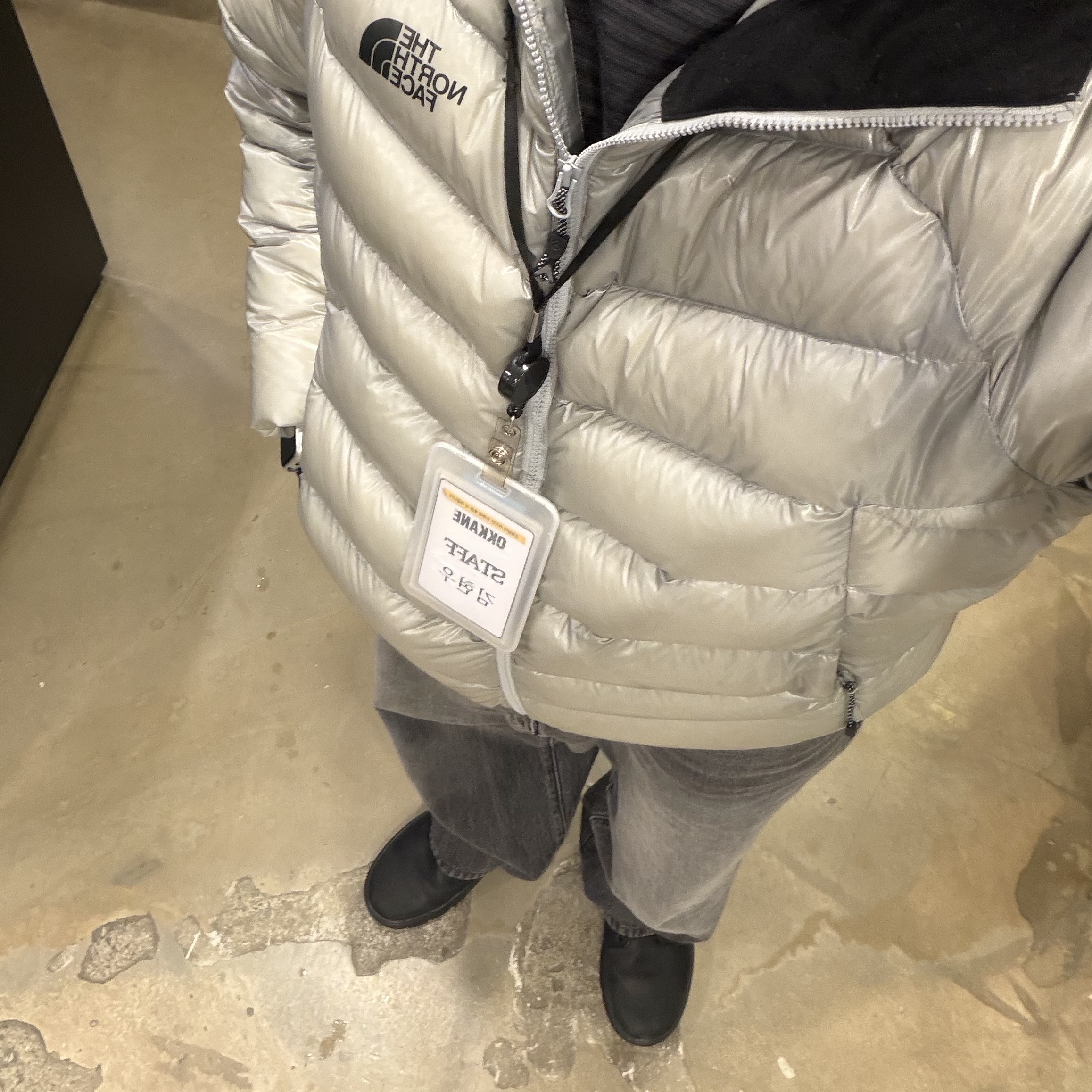 The North Face Summit Mattehorn RDS Down Jacket Light Gray, Dr. Martens Reeder Wyoming Leather Utility Shoes Black 착용 스타일 - 2