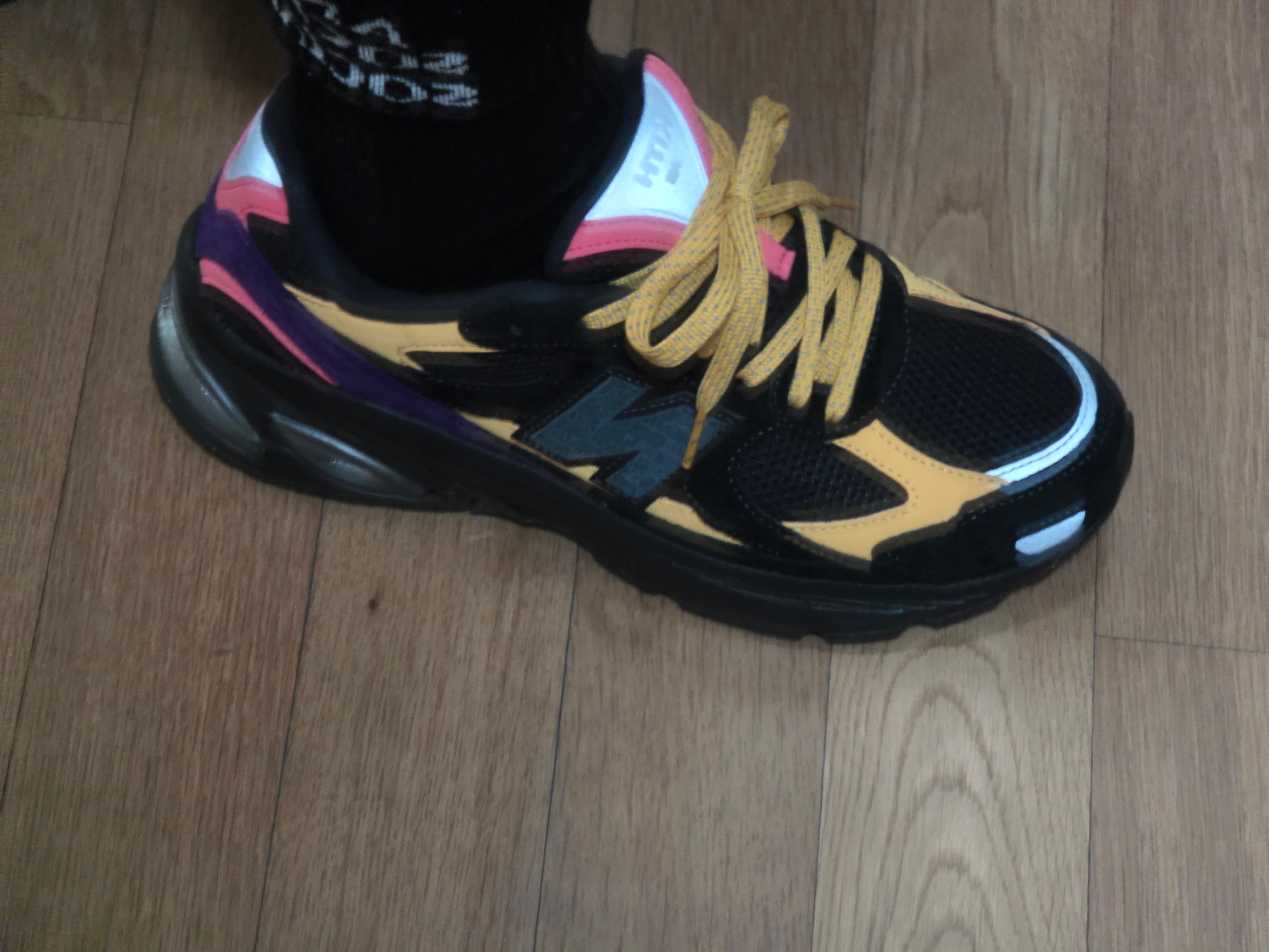 New Balance x Ronnie Fieg 2010 Abzorb Black Yellow 착용 스타일 - 4