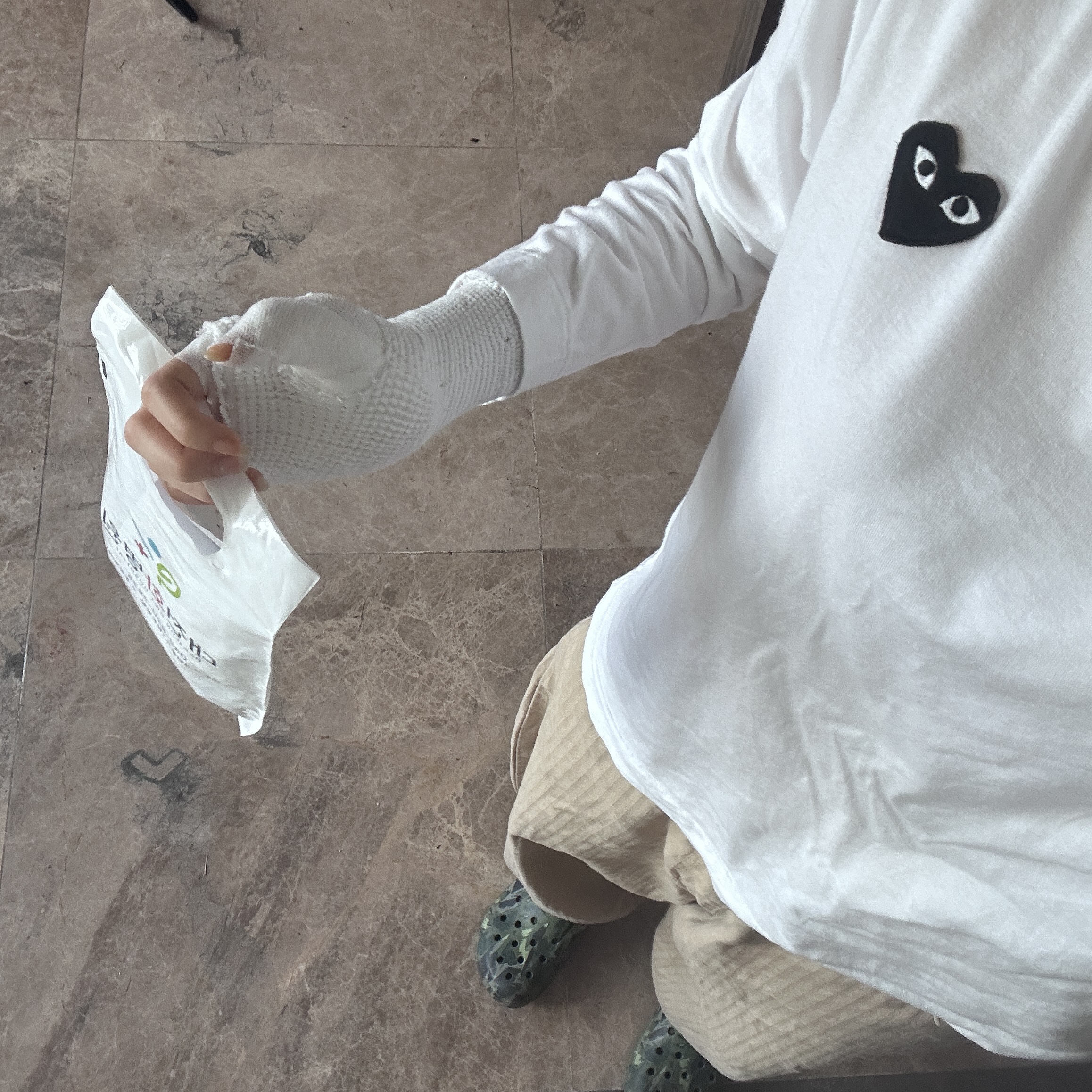 Play Comme des Garcons Black Heart LS T-Shirt White, Wooyoungmi Logo Ball Cap Black - 25FW 착용 스타일 - 2