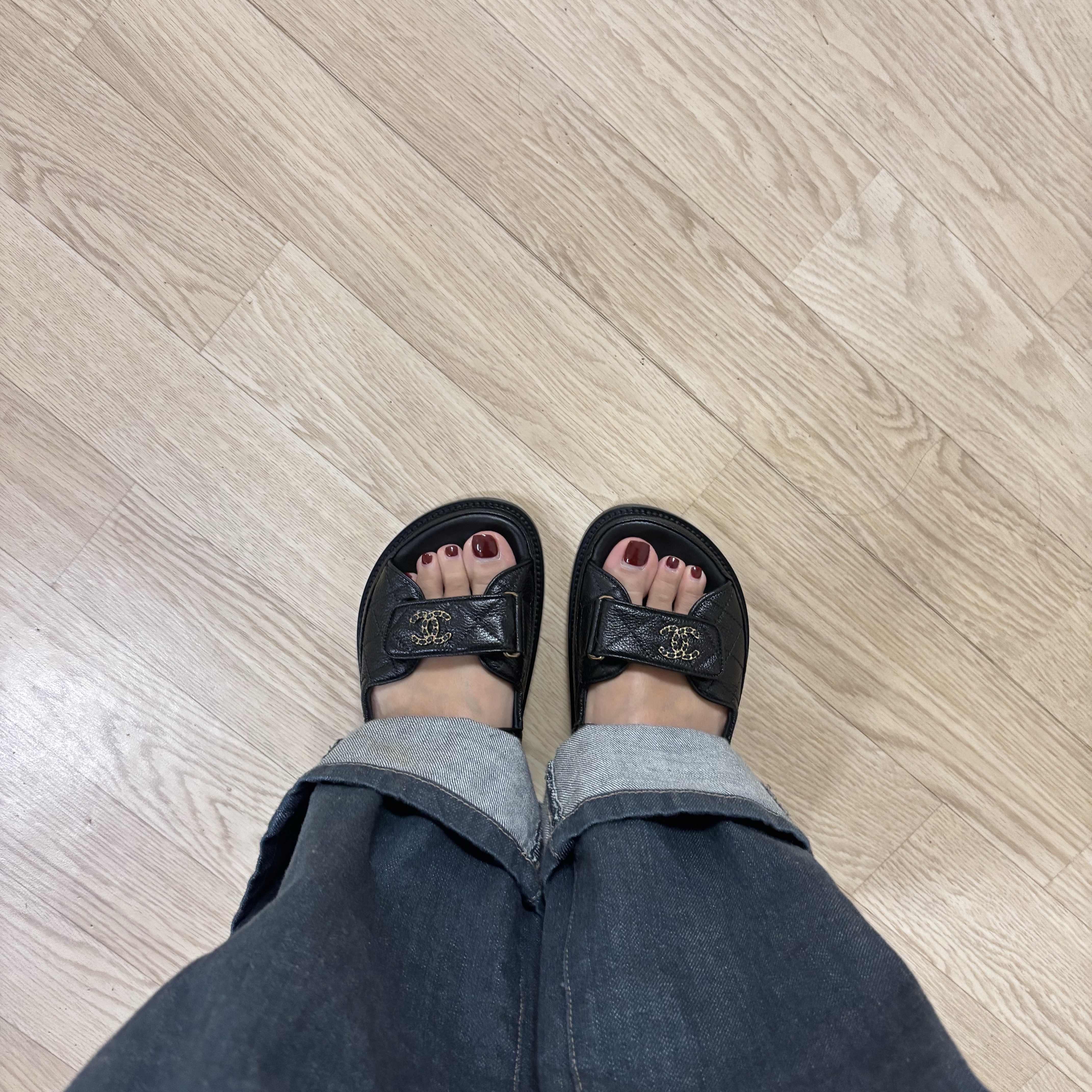 (W) Chanel Sandals Grained Calfskin & Black 착용 스타일
