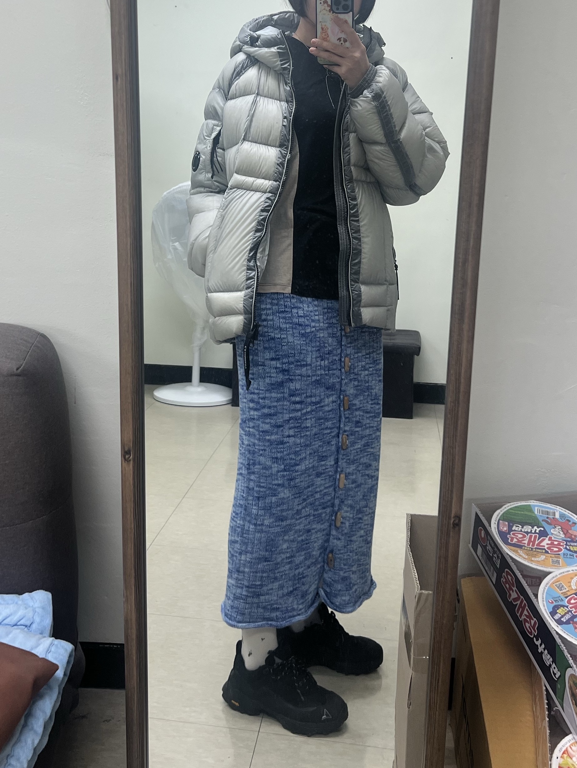 C.P. Company Korea Exclusive D.D. Shell Hooded Down Jacket Lunar Rock - 25FW, COYSEIO Rustic Flower Stocking Ivory 착용 스타일