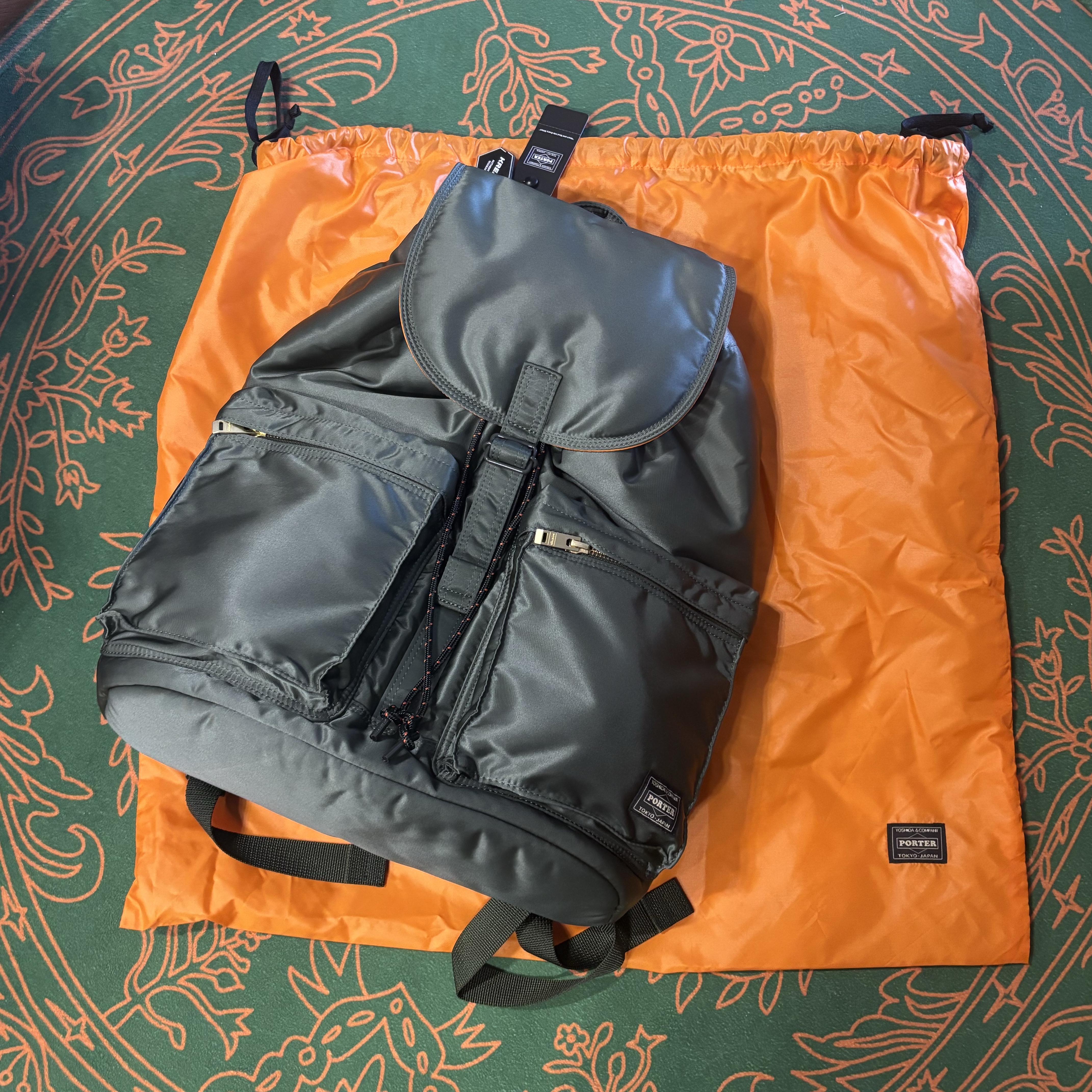 Porter All New Tanker Rucksack Sage Green 착용 스타일