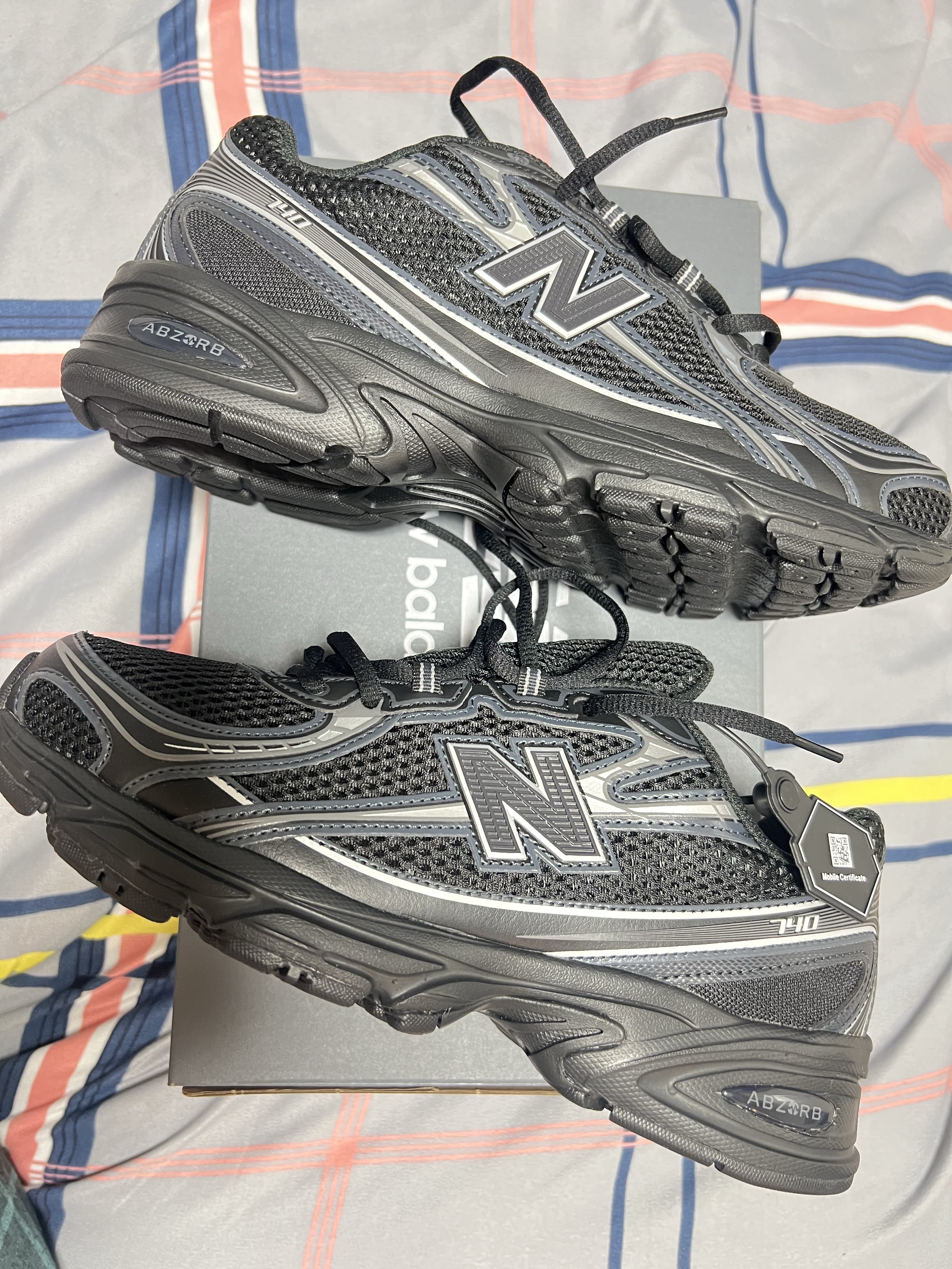 New Balance 740v2 Black Silver Metallic 착용 스타일 - 2