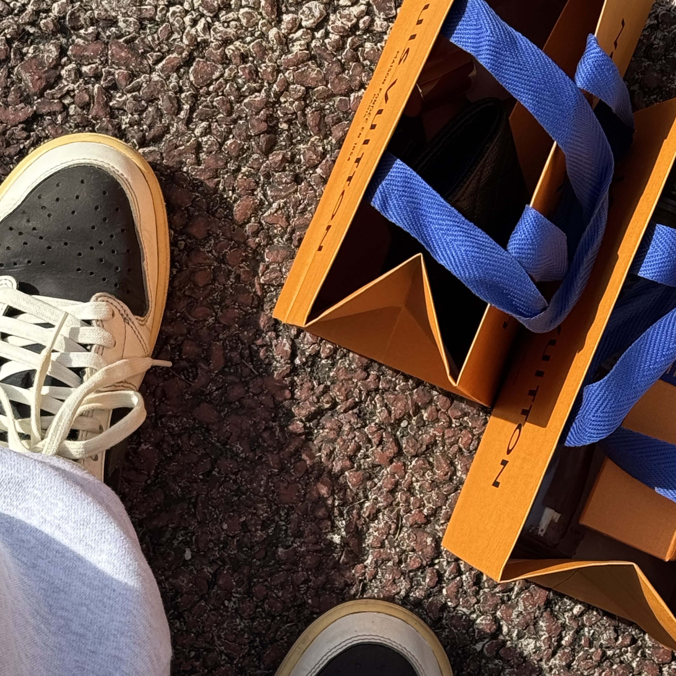 (W) Jordan 1 x Travis Scott Retro Low OG SP Medium Olive 착용 스타일 - 1