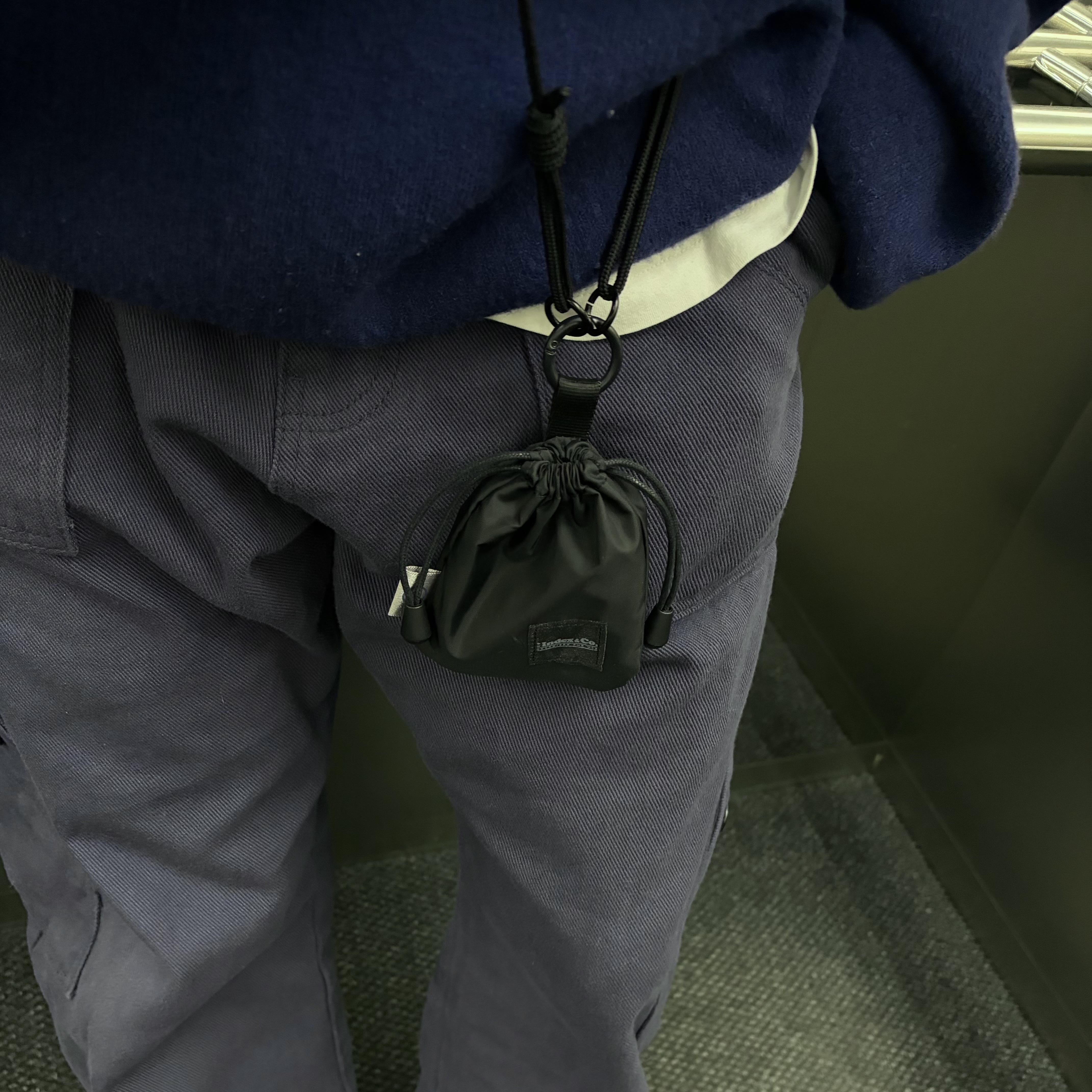 Index&Co. Movin 1012 Key Sling Pocket BK 착용 스타일 - 2