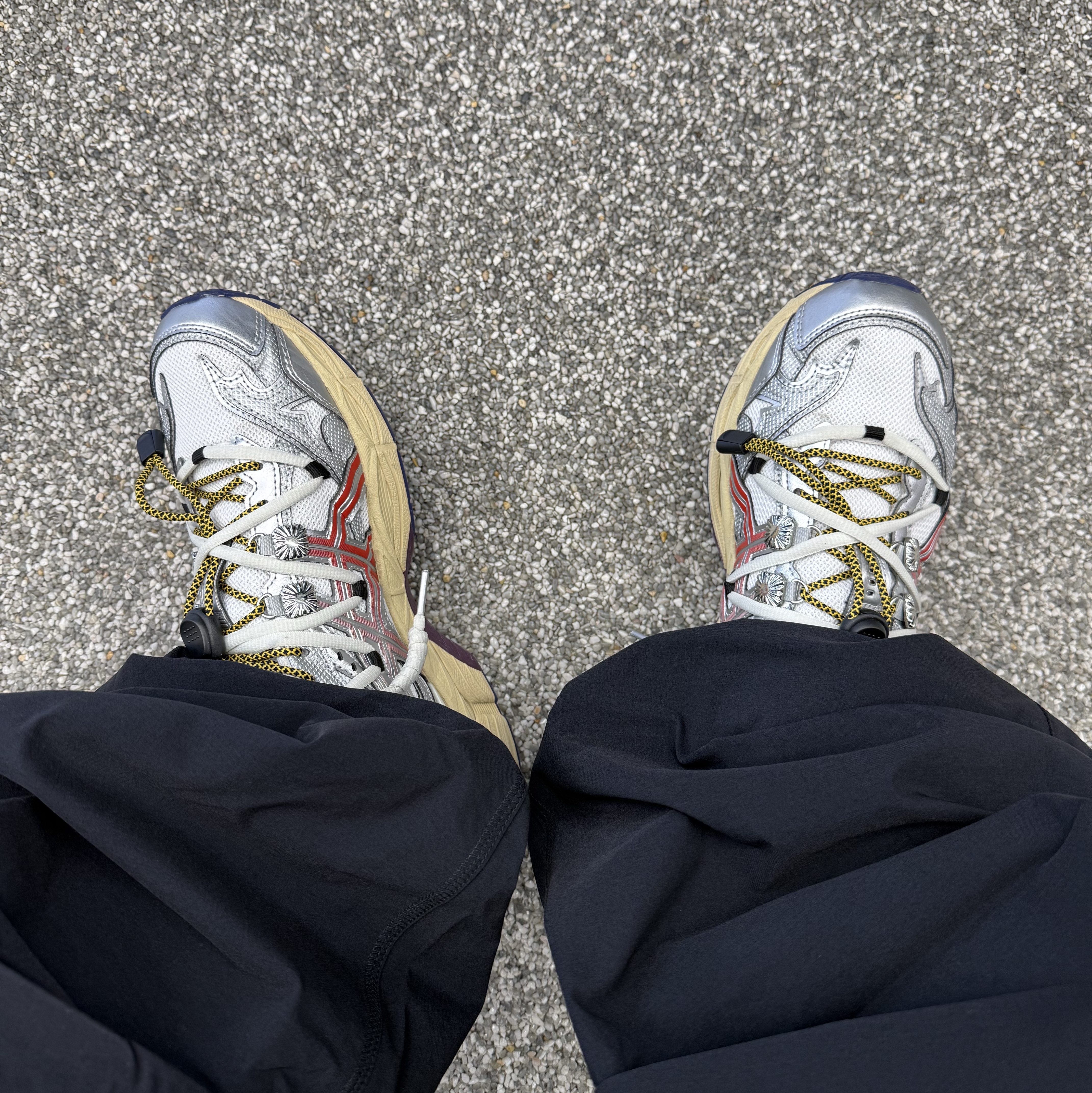 Asics x Toga Gel-Cumulus 16 TG White Red Pure Silver, Gentle Monster Briolette 02 Silver Clear 착용 스타일 - 3