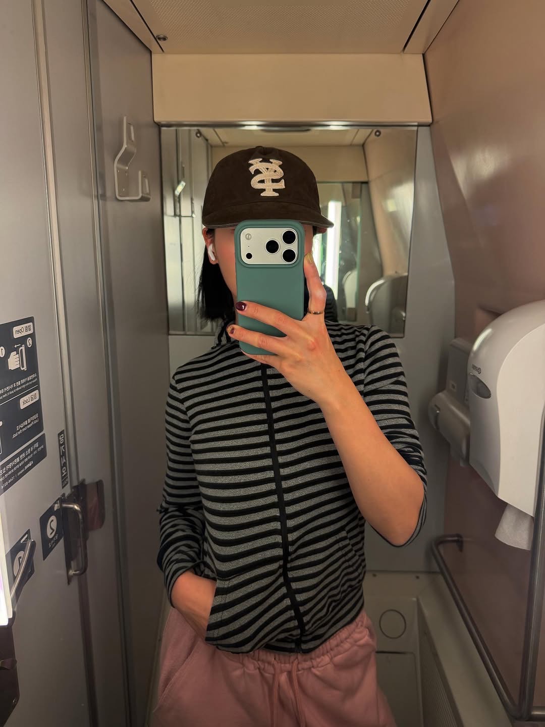 Sunday Ceremony Sy Logo 5 Panel Cotton Cap - Brown 착용 스타일 - 3