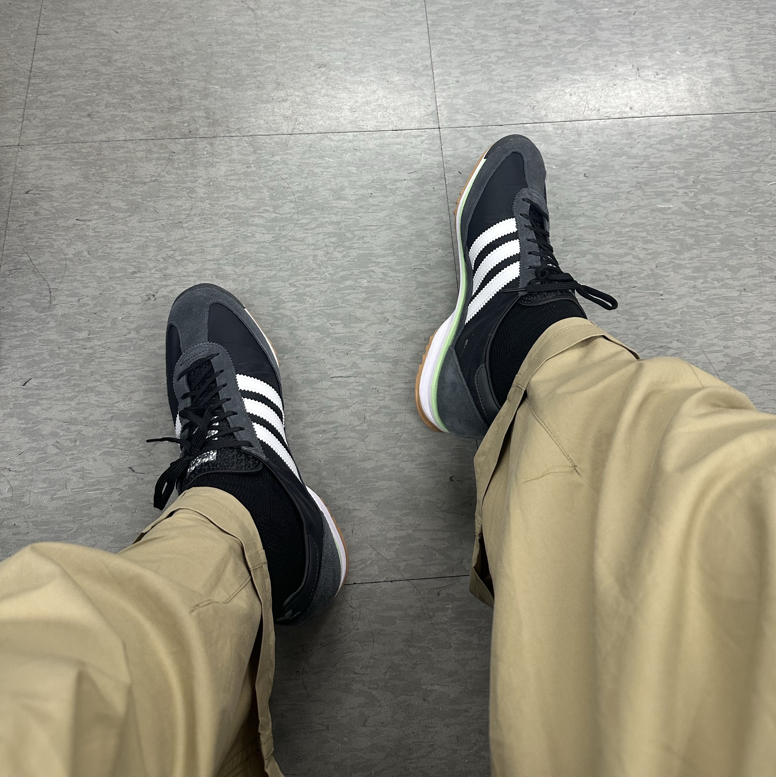 (W) Adidas SL 72 OG Core Black Cloud White 착용 스타일