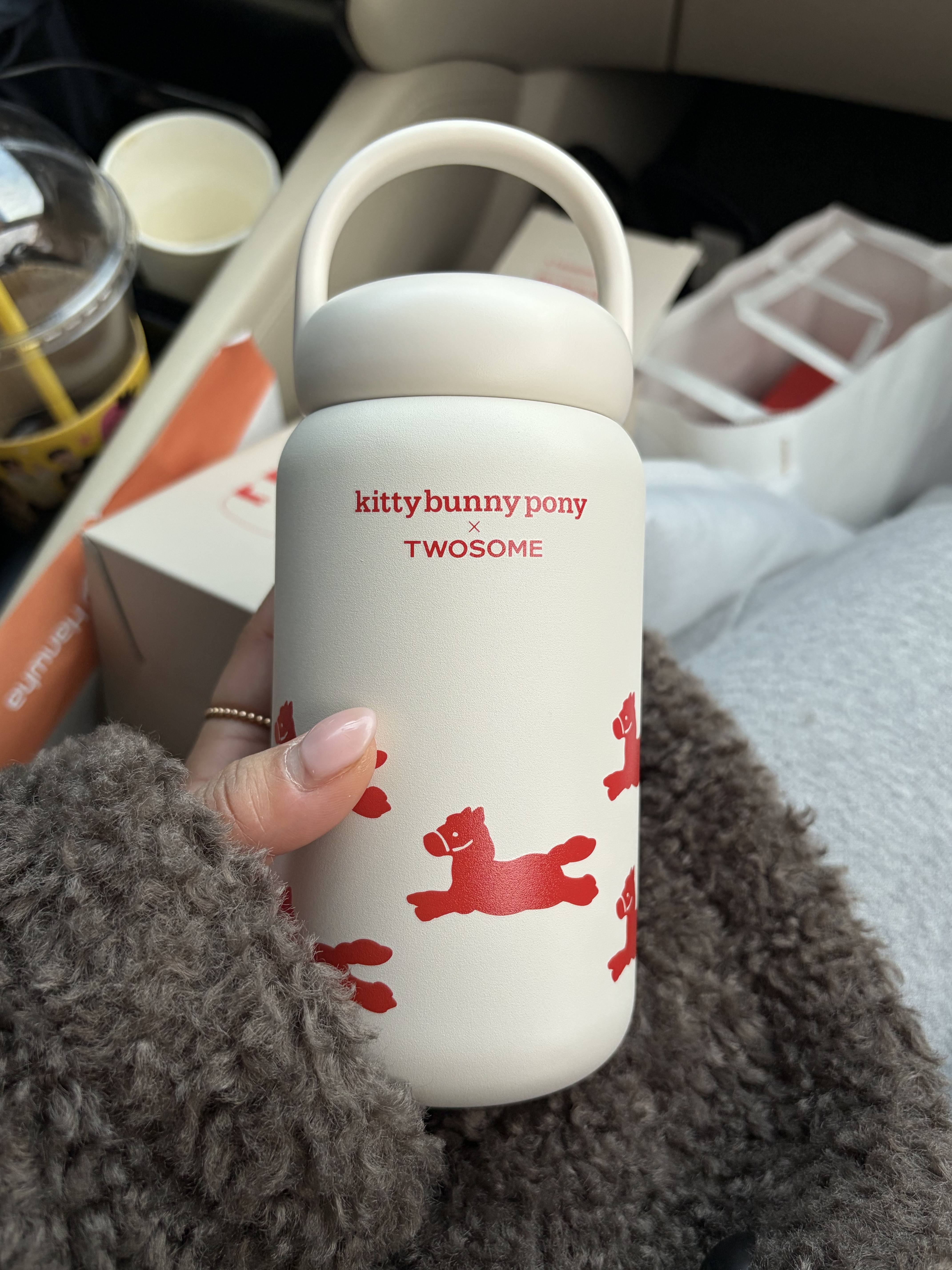 A Twosome Place x Kittybunnypony Pony Tumbler 420ml Cream 착용 스타일