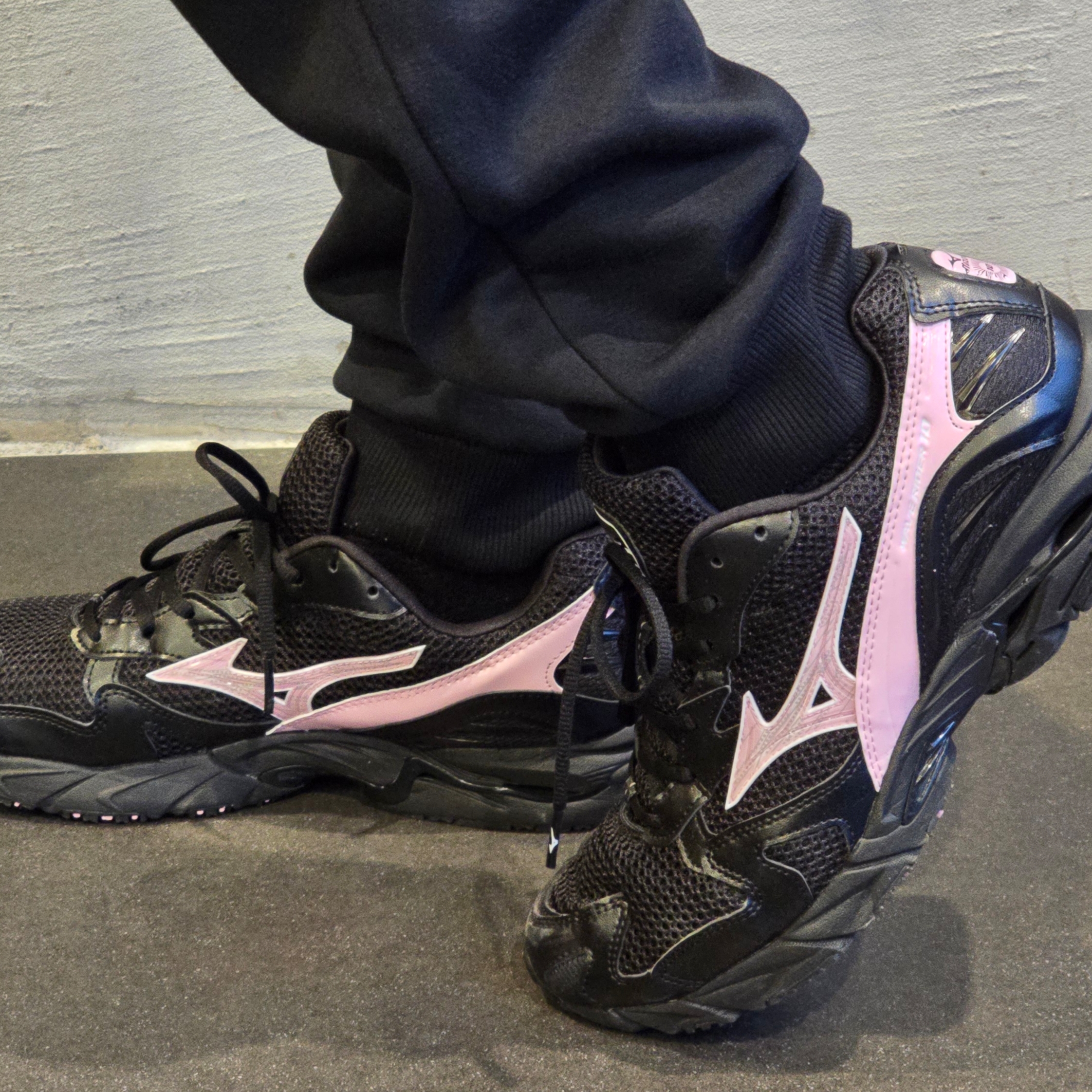 Mizuno Wave Rider Black Pink - Folder Exclusive 착용 스타일 - 1