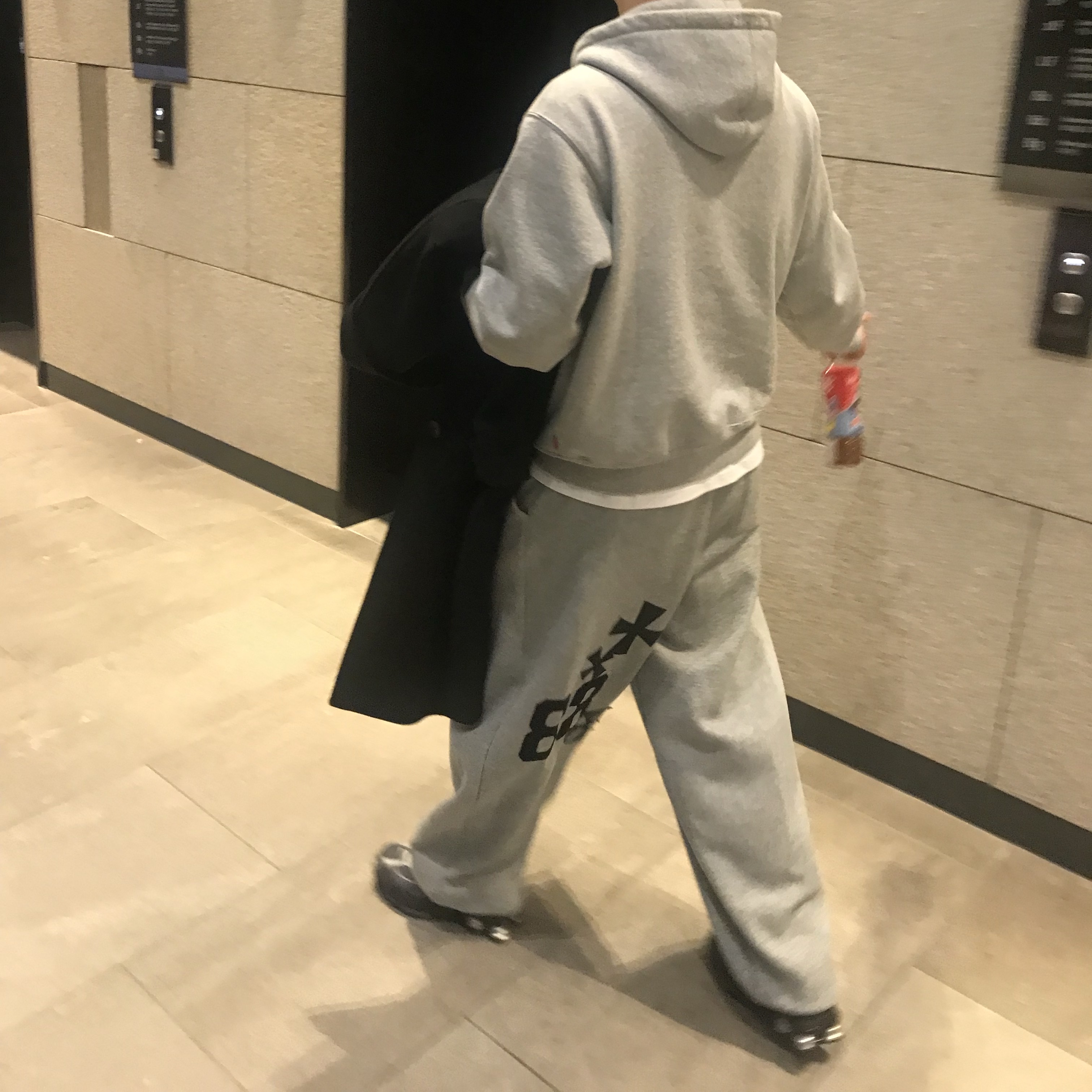 Nike Shox Ride 2 Light Graphite Anthracite, Supreme S Logo Zip Up Hooded Sweatshirt Heather Grey - 25FW 착용 스타일