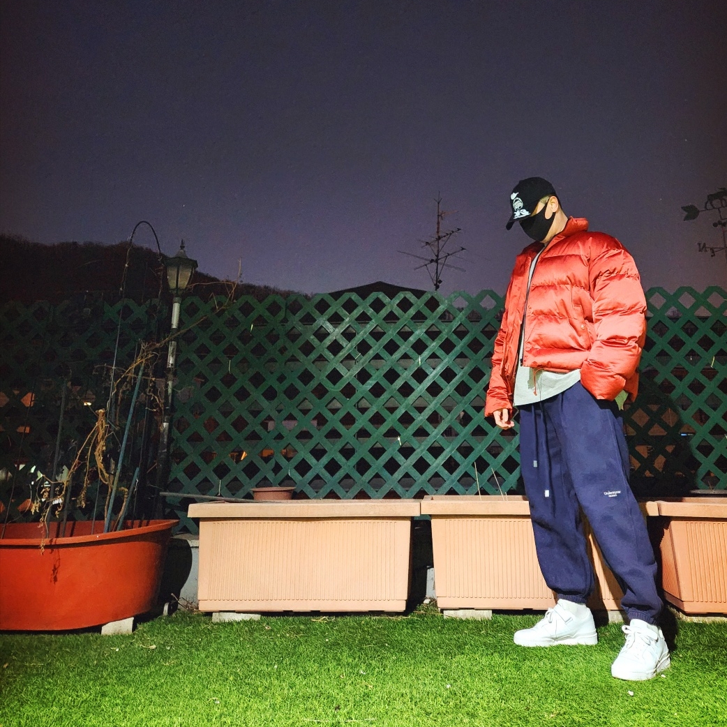 Y-3 5-Panel Cap Black, Undermycar Mu.03 Anti Fxxking Logo Play Oversized Sweat Jogger Navy 착용 스타일 - 1