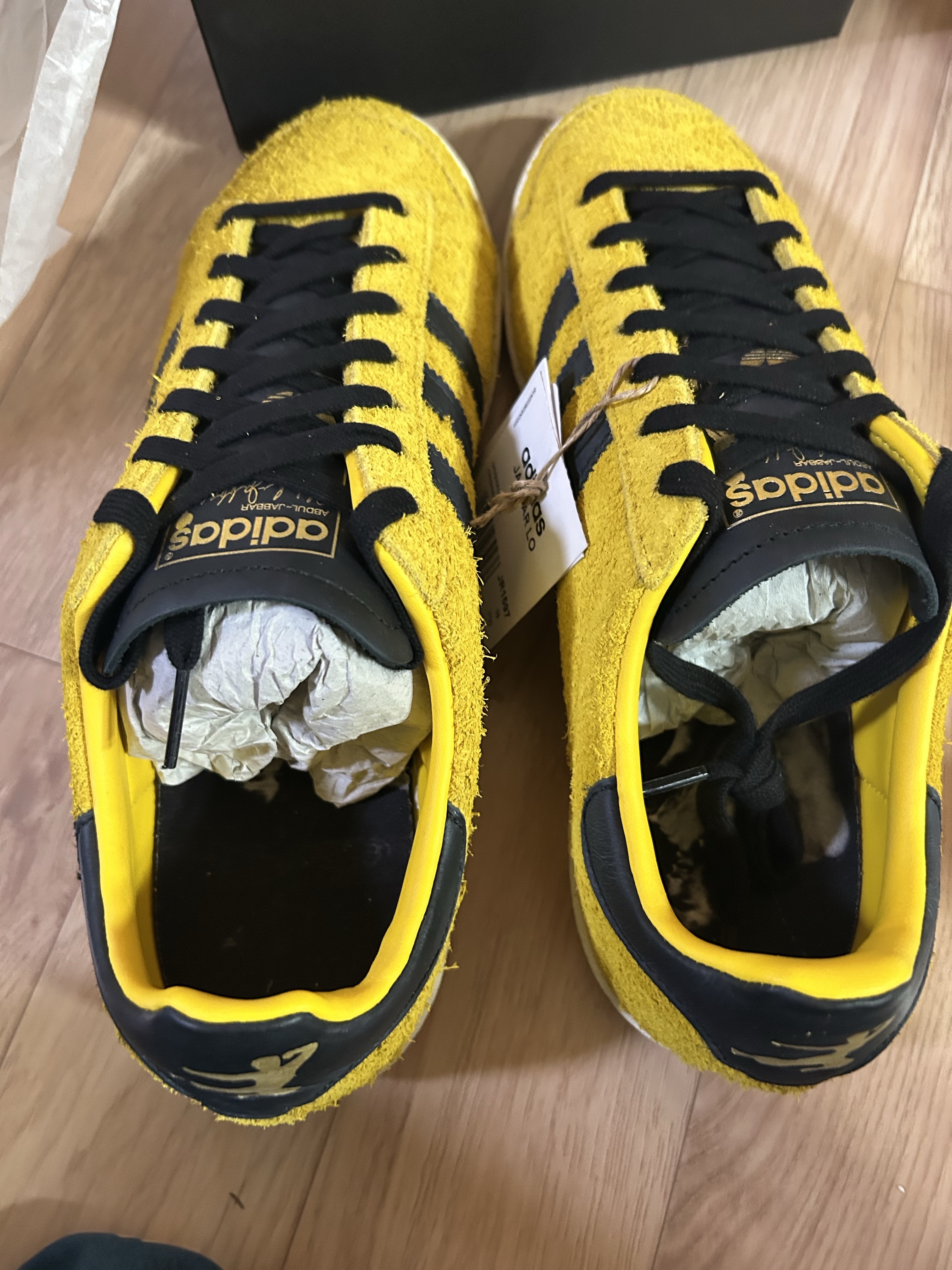 Adidas x Bruce Lee Jabbar Low Supplier Colour Core Black 착용 스타일