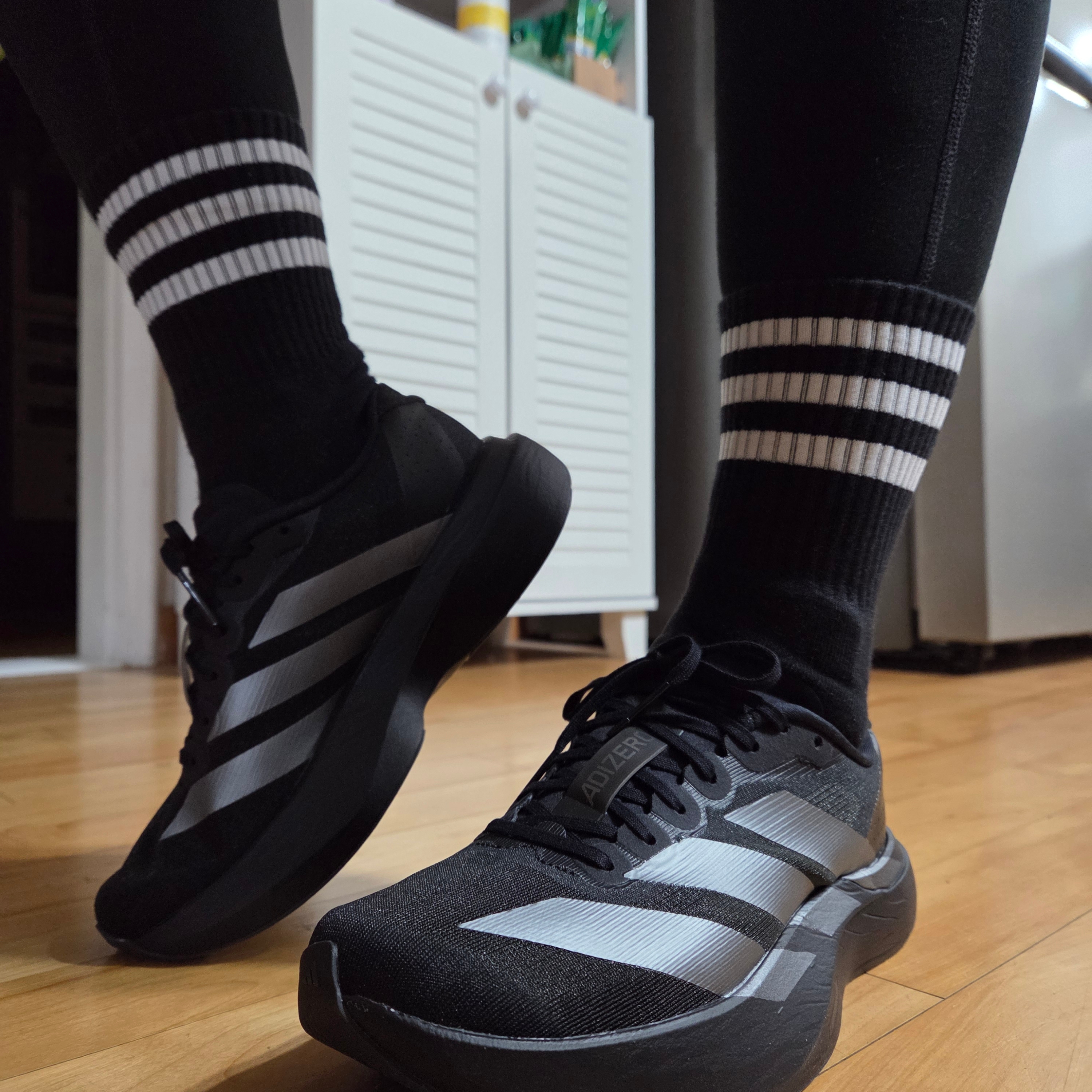 (W) Adidas Adizero EVO SL Core Black Iron Metallic 착용 스타일 - 2