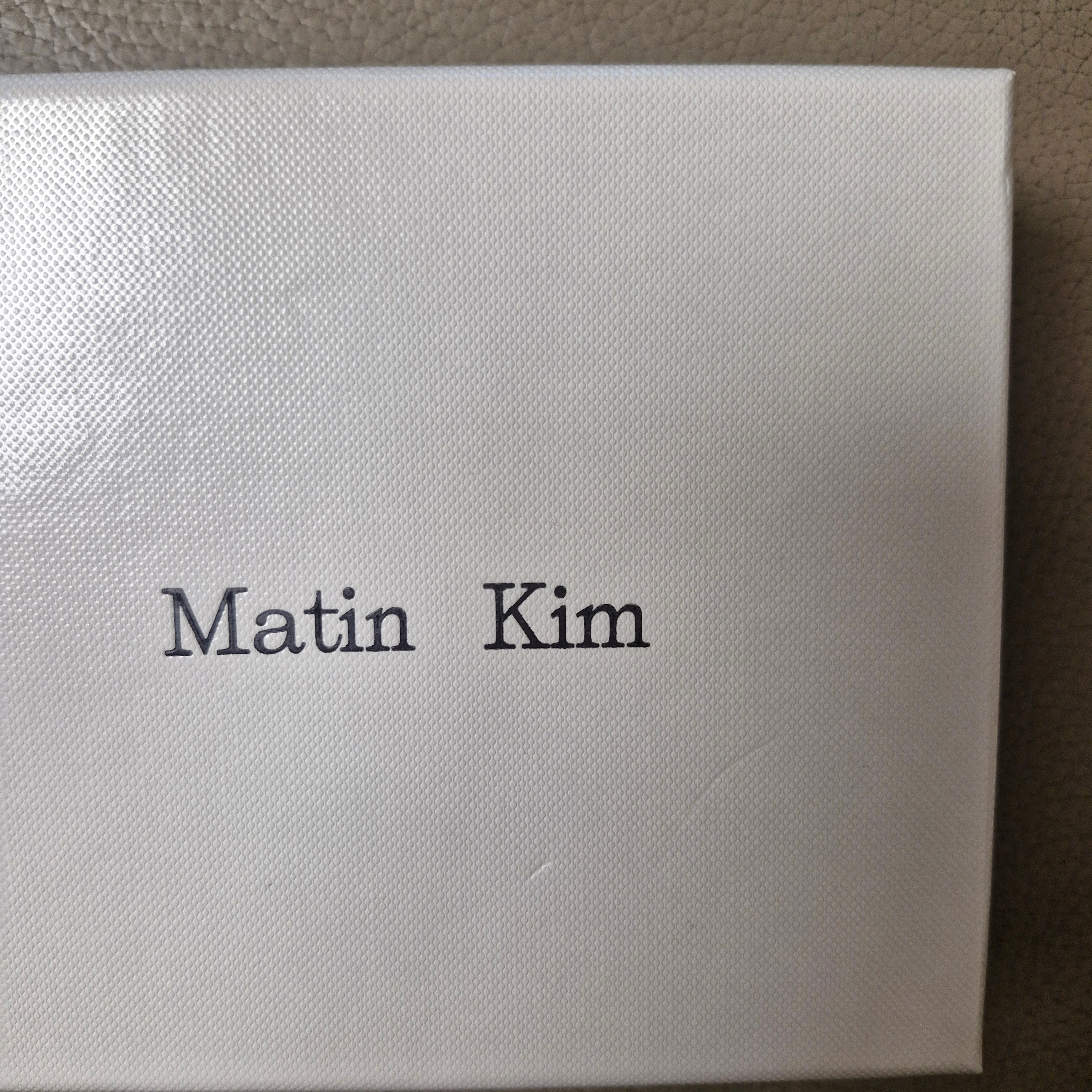 Matin Kim Accordion Wallet Black 착용 스타일 - 1