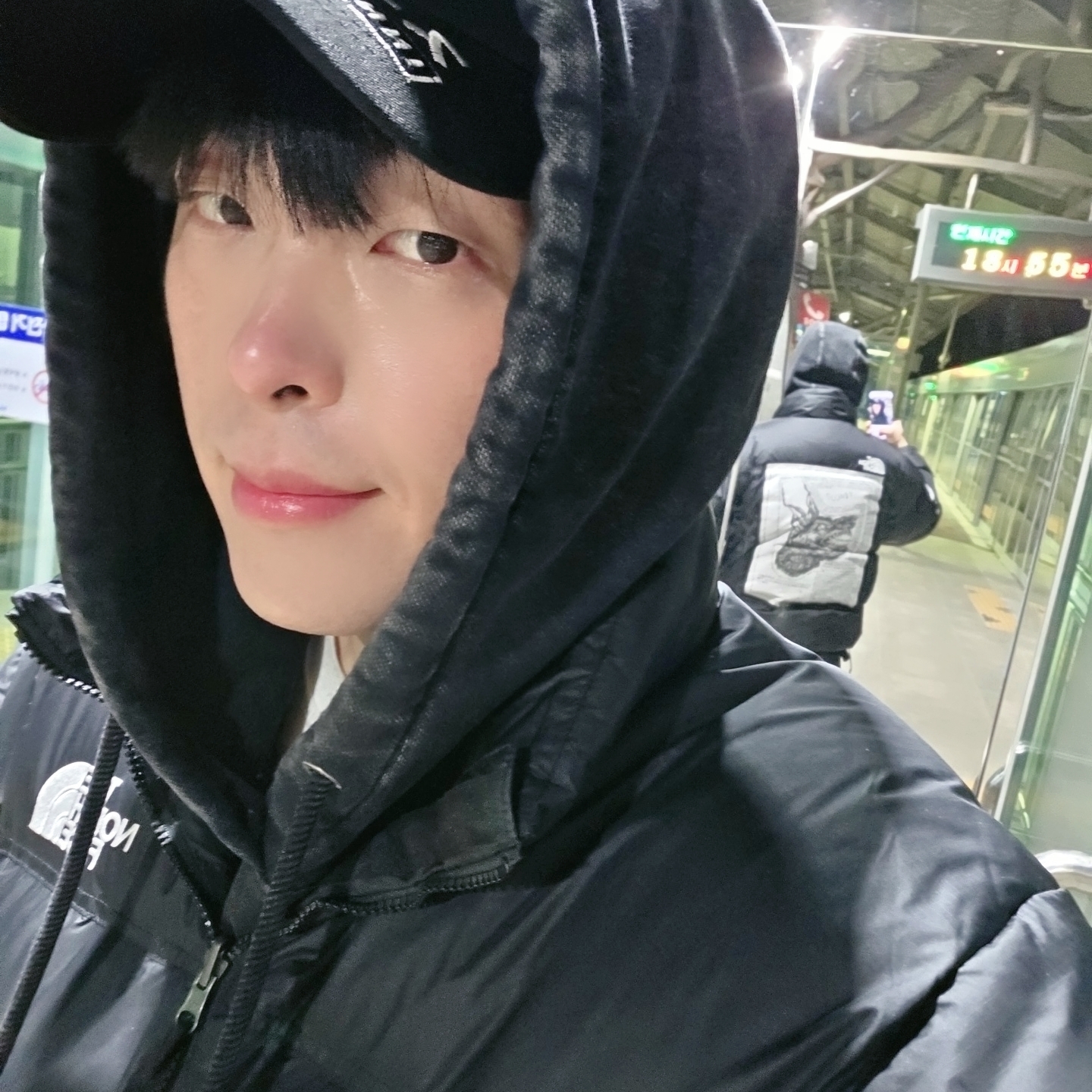 Supreme x The North Face Nuptse Jacket Black - 24FW 착용 스타일 - 1