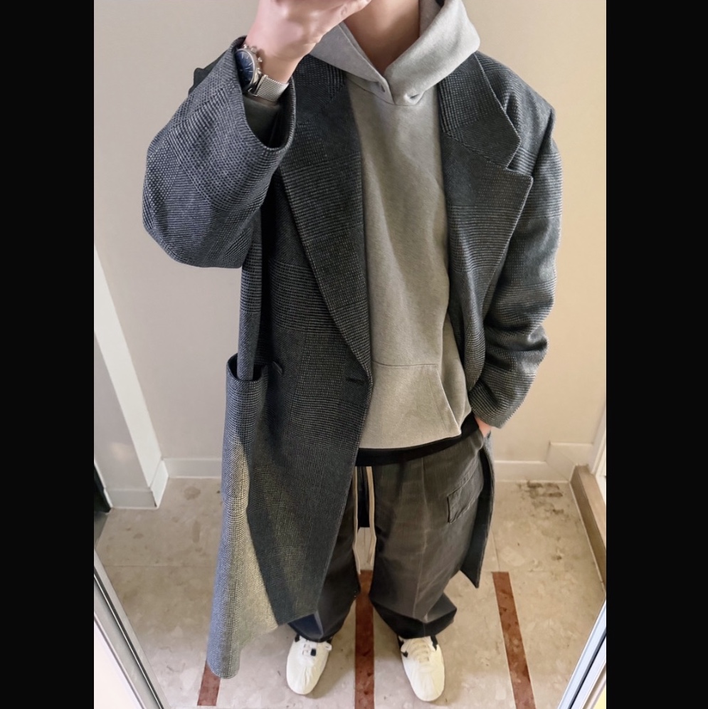 Fear of God The Lounge T-Shirt Black, Nike x Jacquemus Moon Shoe SP Alabaster Off Noir 착용 스타일