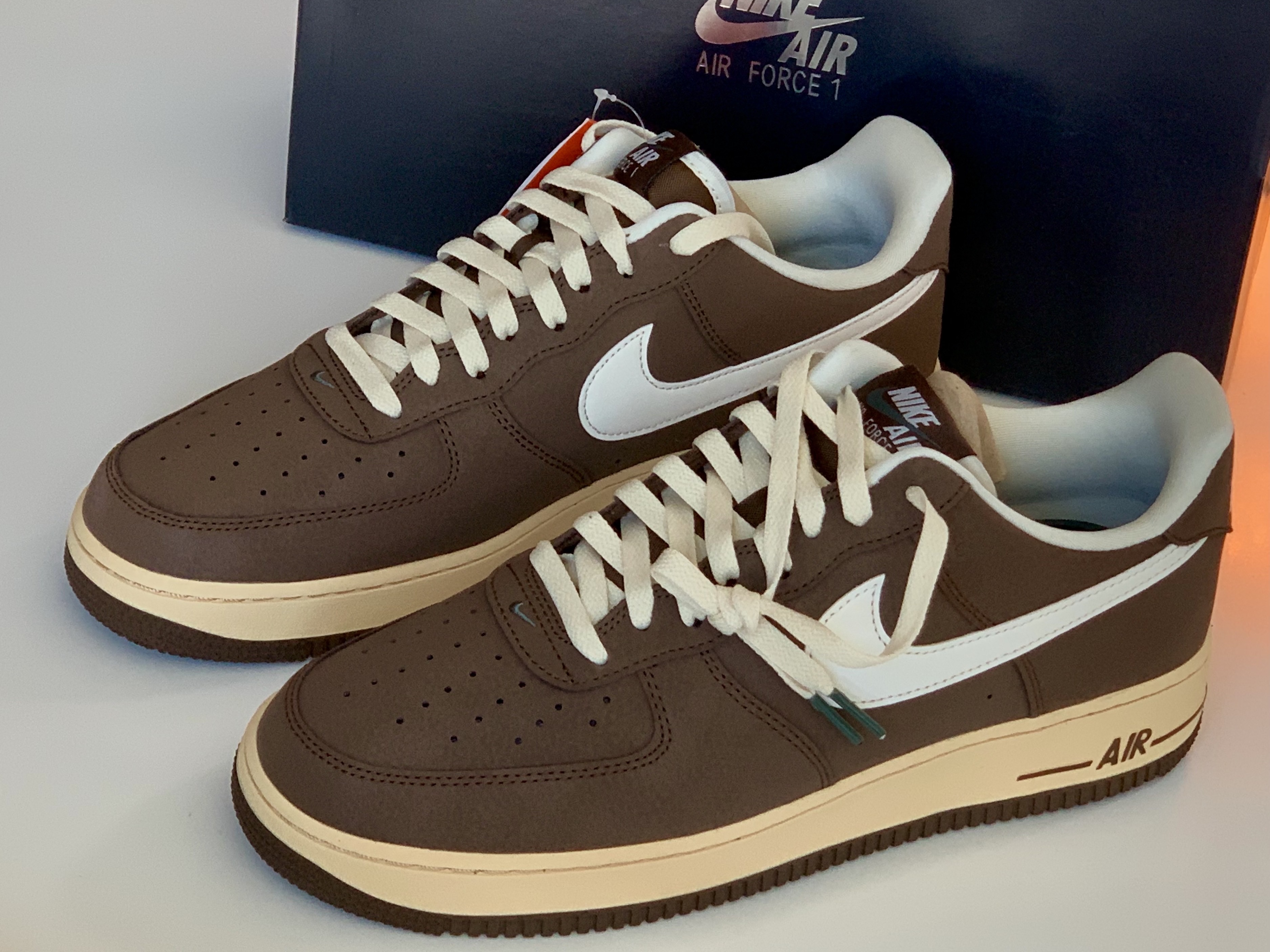 Nike Air Force 1 '07 Cacao Wow Coconut Milk, (W) Nike Air Force 1 '07 WB Flax Wheat 착용 스타일 - 2