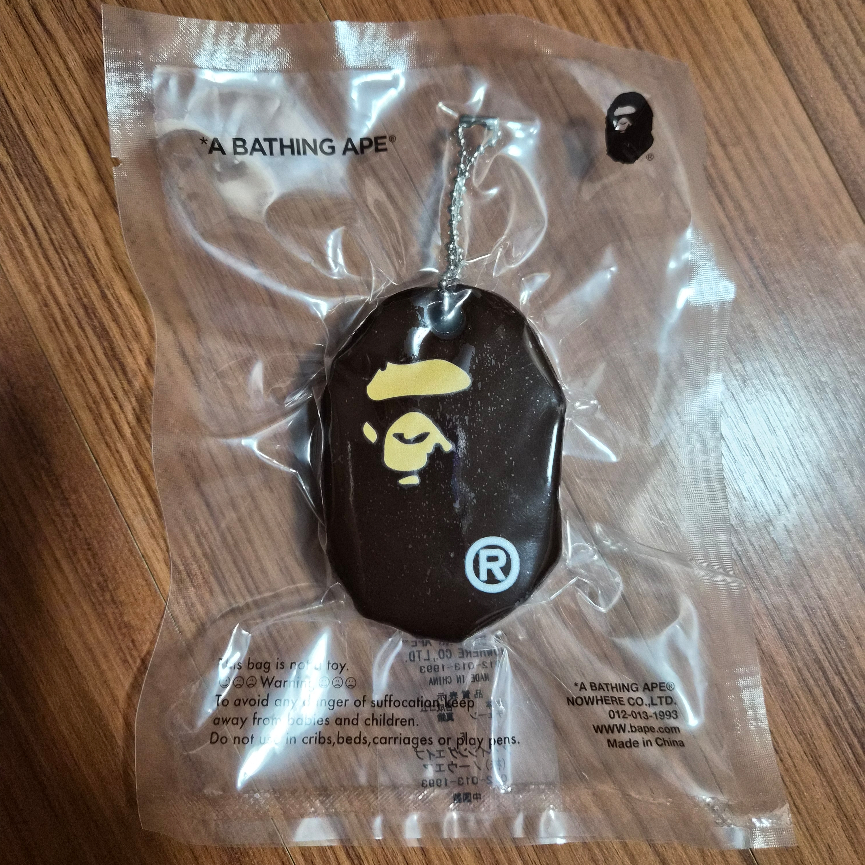 BAPE Ape Head Keychain (Synthetic Rubber) 착용 스타일