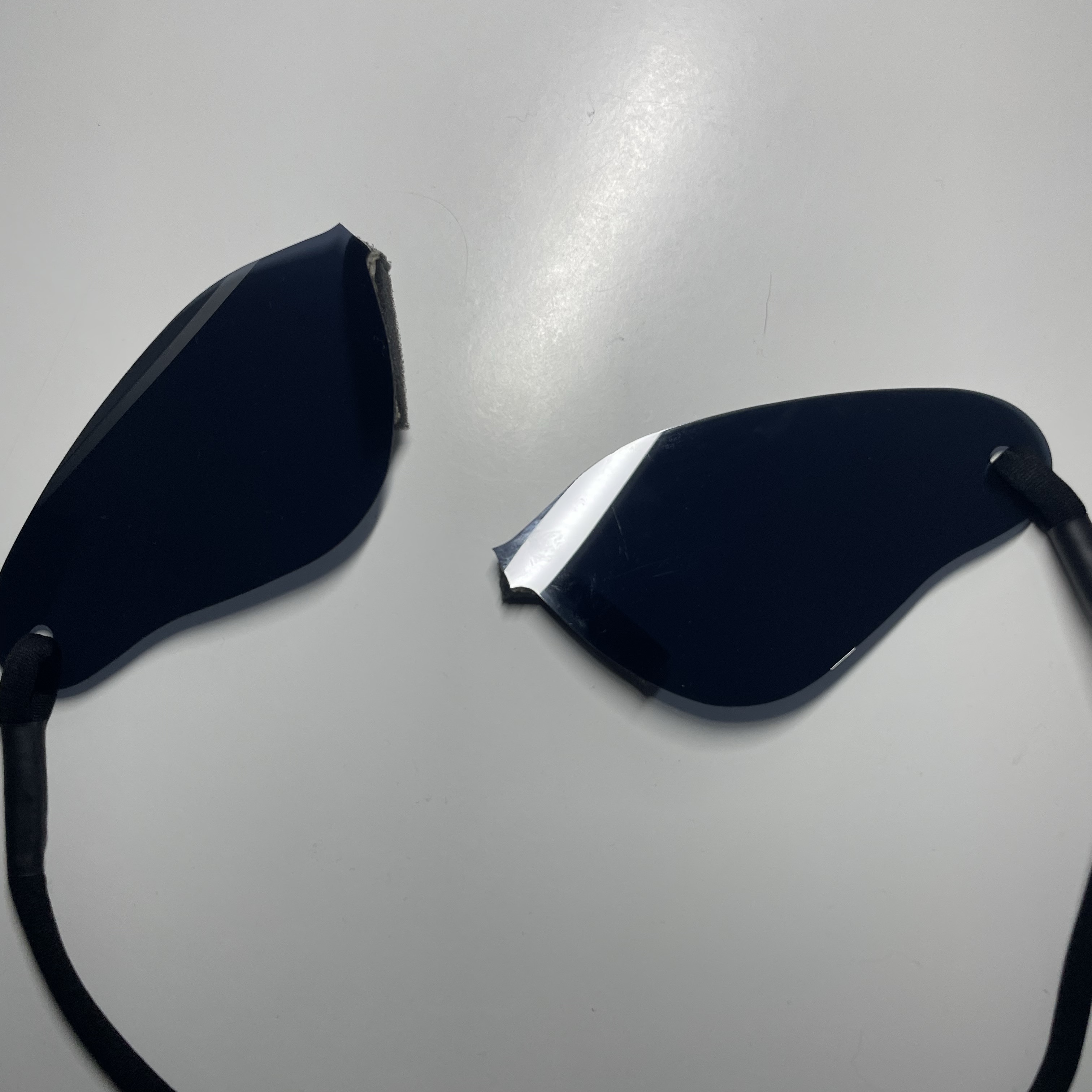 Yeezy SG-01 Shades Sunglasses Black 착용 스타일 - 3