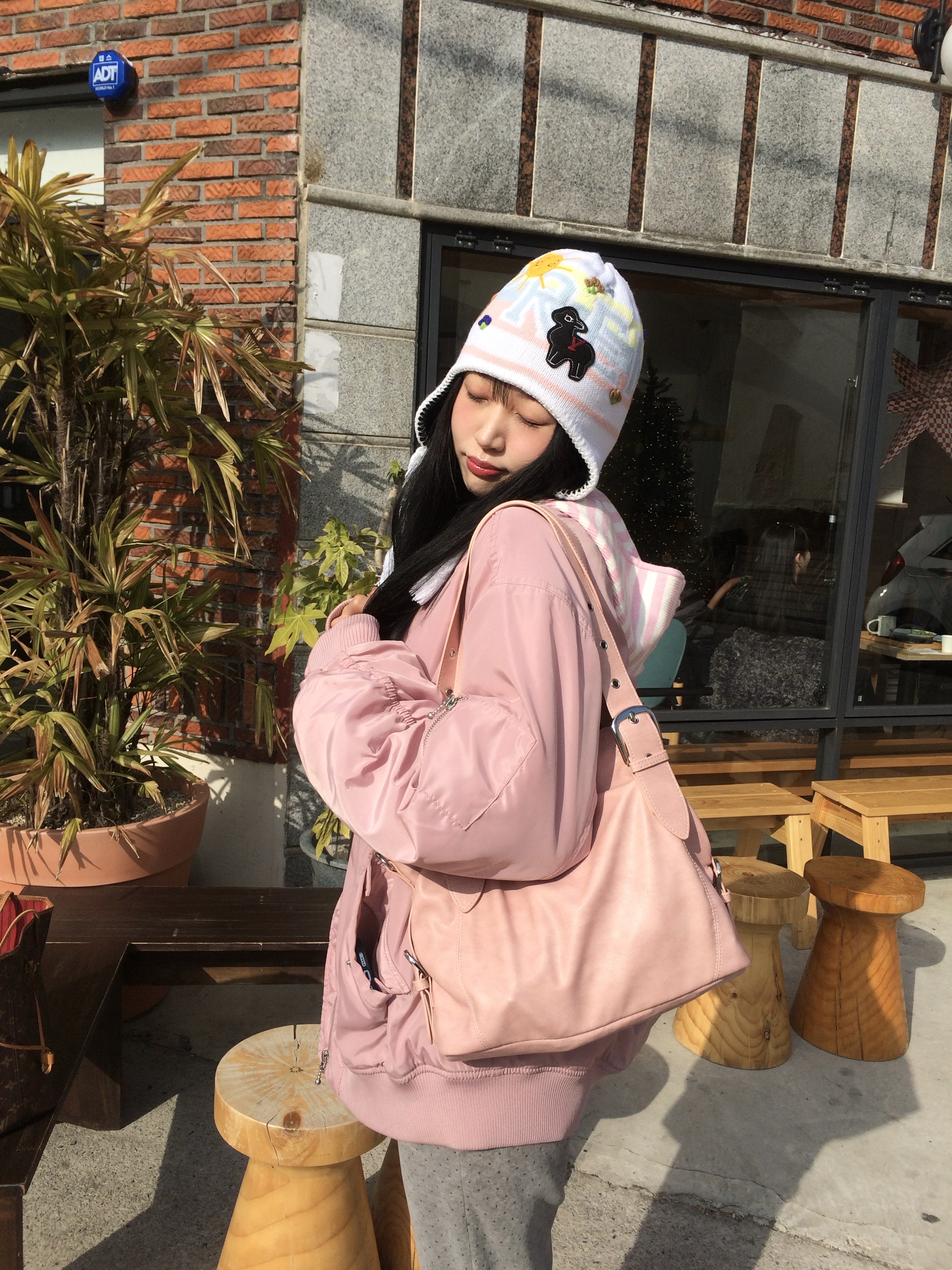 Supreme Felt Applique Earflap Beanie White - 25FW 착용 스타일 - 1