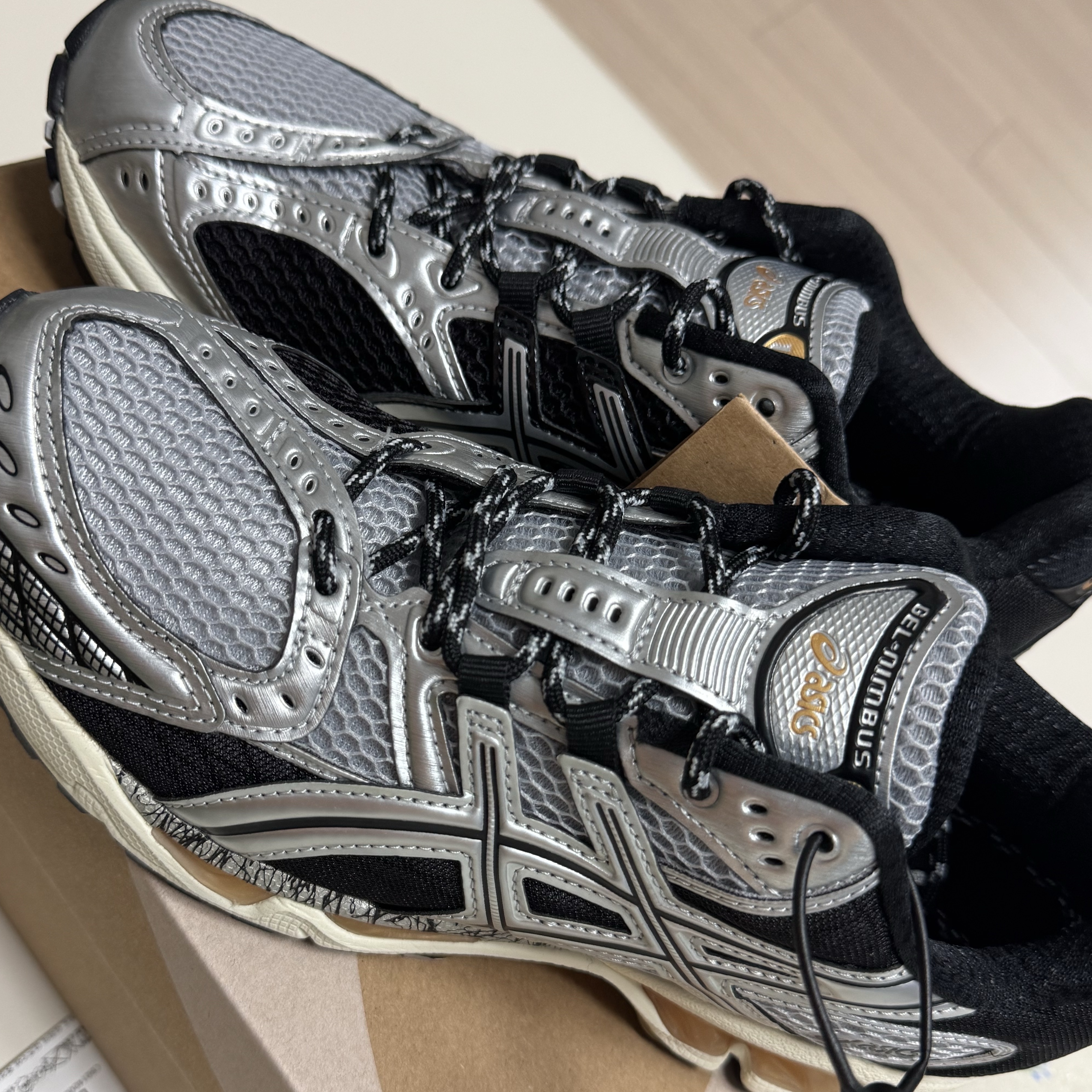 Asics Gel-Nimbus 10.1 Piedmont Grey Pure Silver 착용 스타일