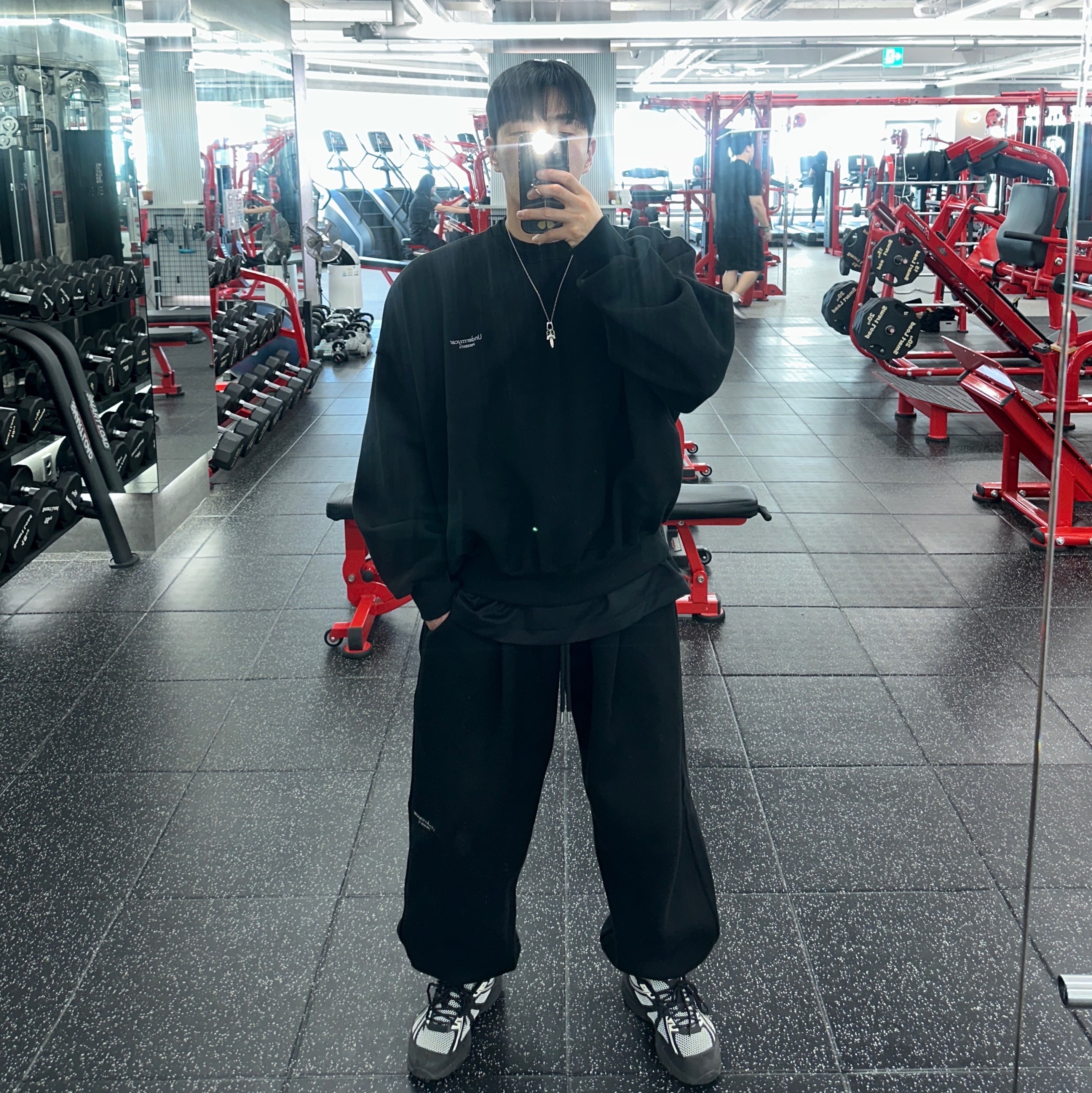 Undermycar Mu.14 Anti Fxxking Logo Play Oversized Bonded Sweat Shirts Black, Undermycar Mu.03 Anti Fxxking Logo Play Oversized Sweat Jogger Black 착용 스타일