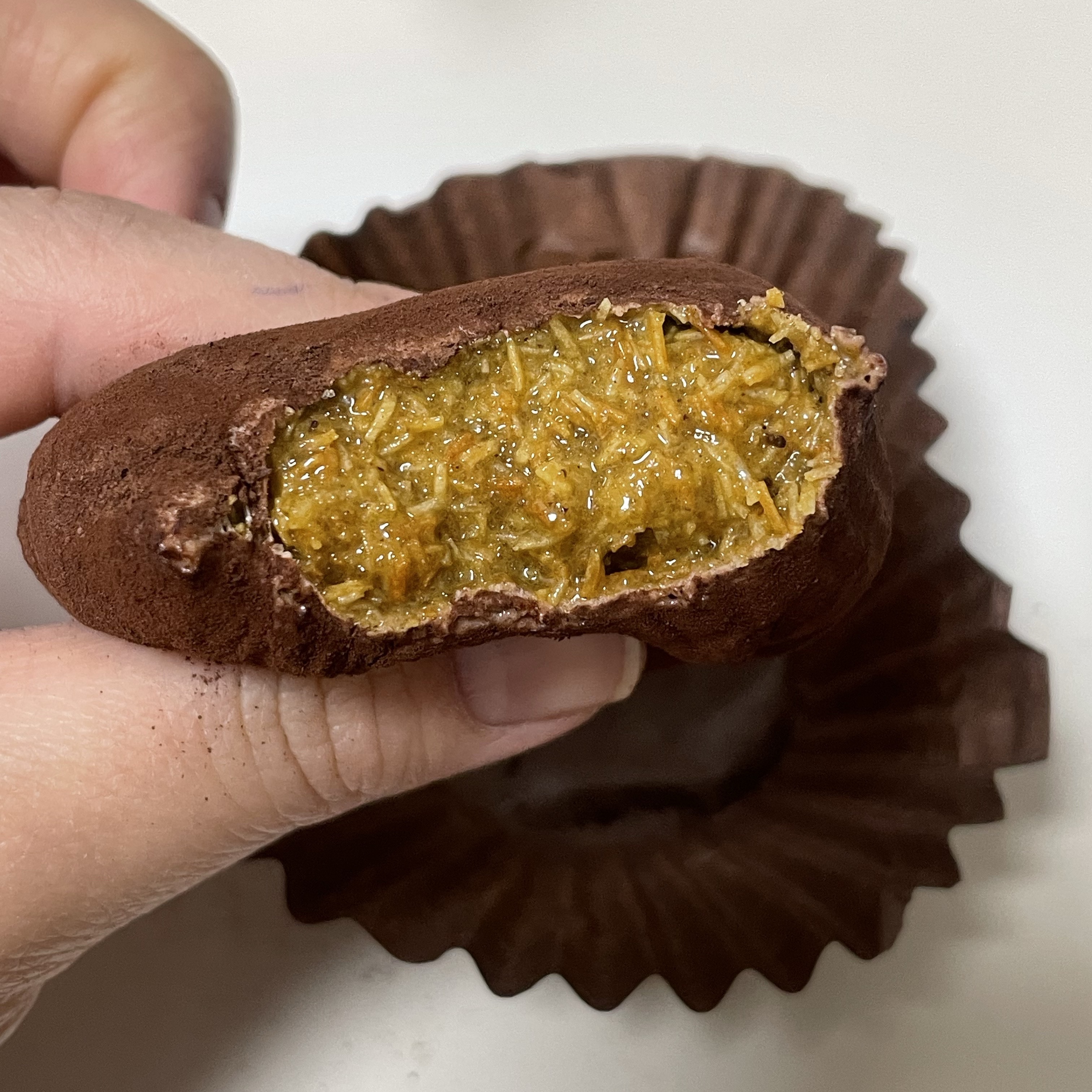 [KREAM 단독] tongtonge Dubai Style Chewy Cookies Pistachio Set 착용 스타일