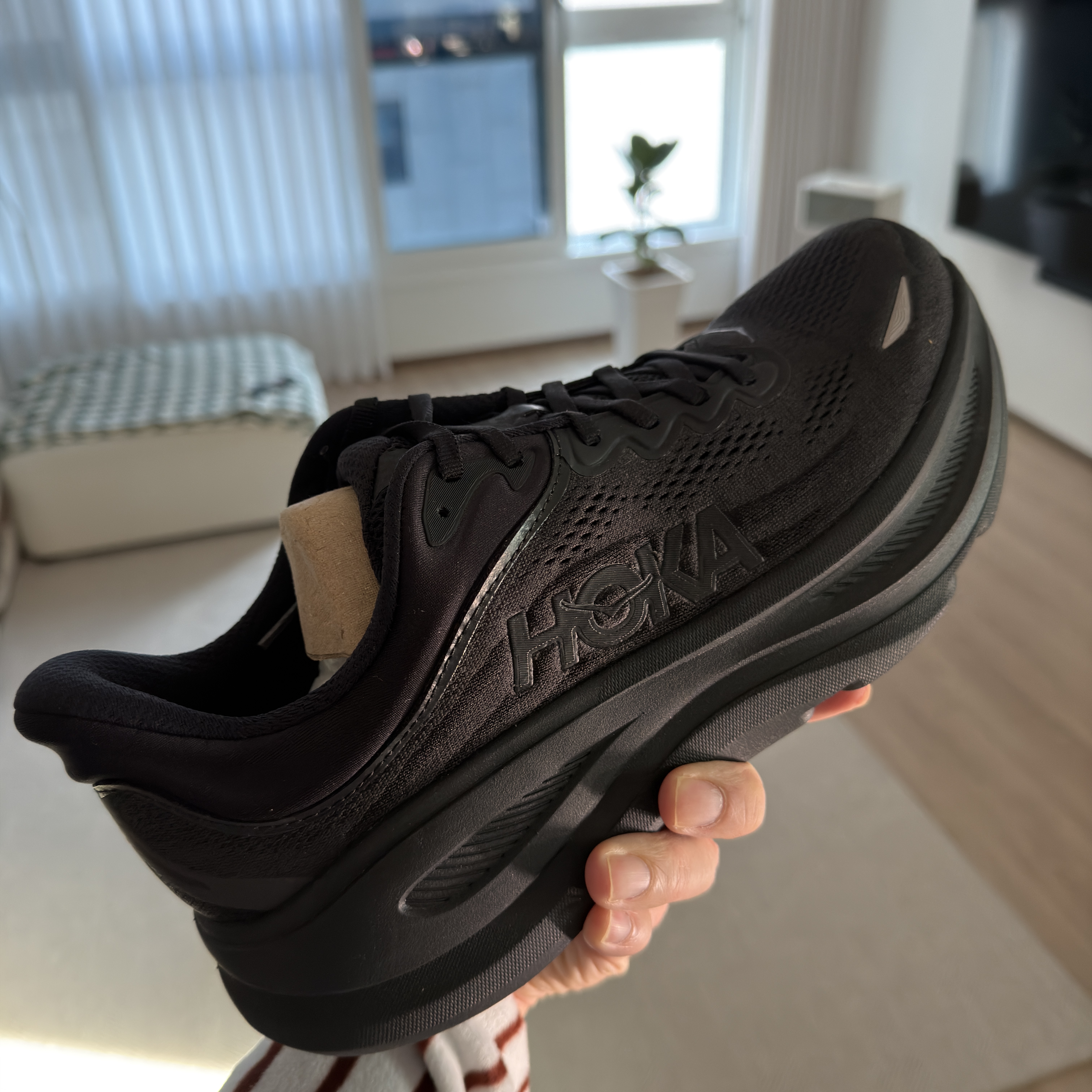 Hoka Bondi 9 Black - Regular 착용 스타일 - 1