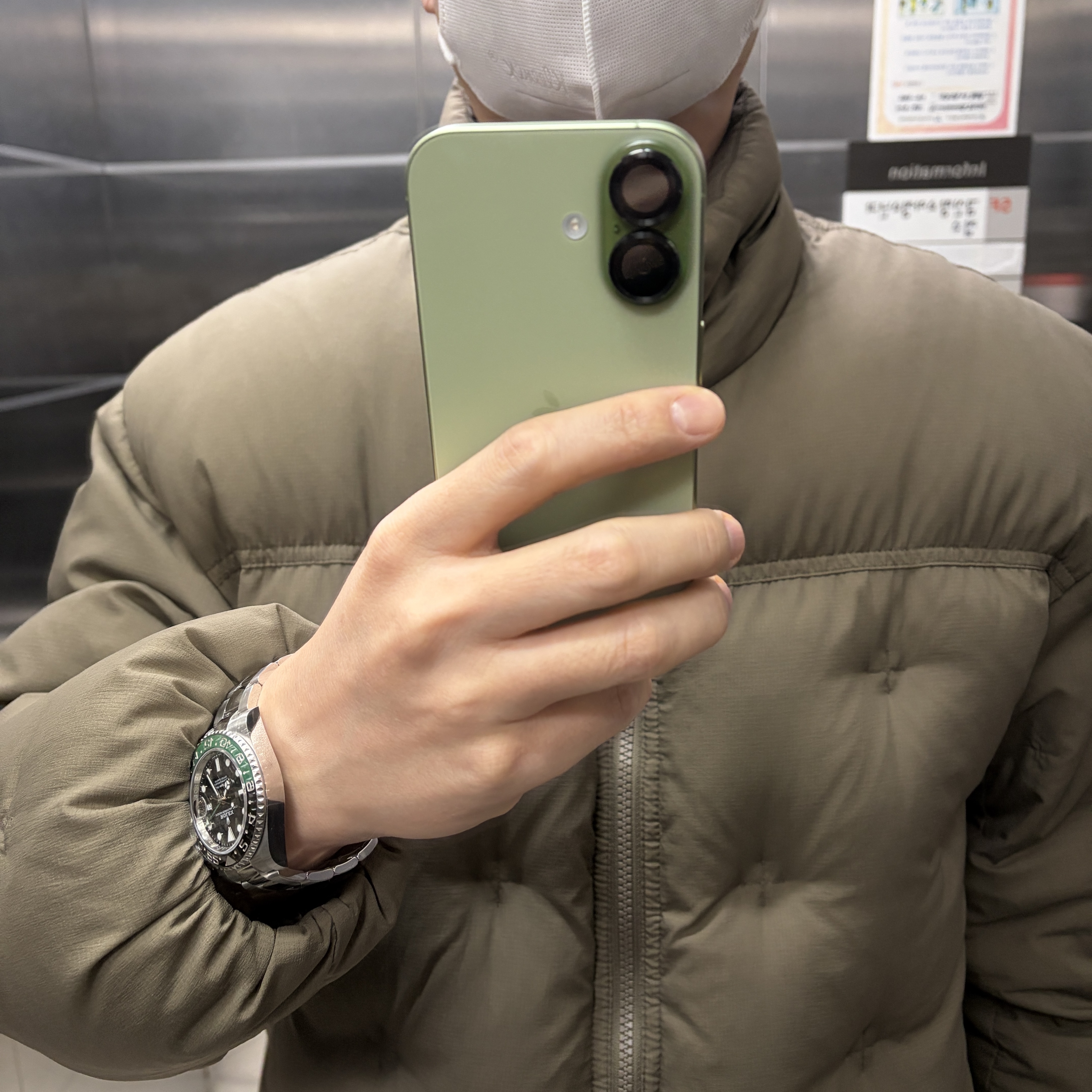 Rolex GMT-Master II 40mm 126720VTNR Black Oyster, Polyteru Embo Down Puffer Jacket Mocha 착용 스타일