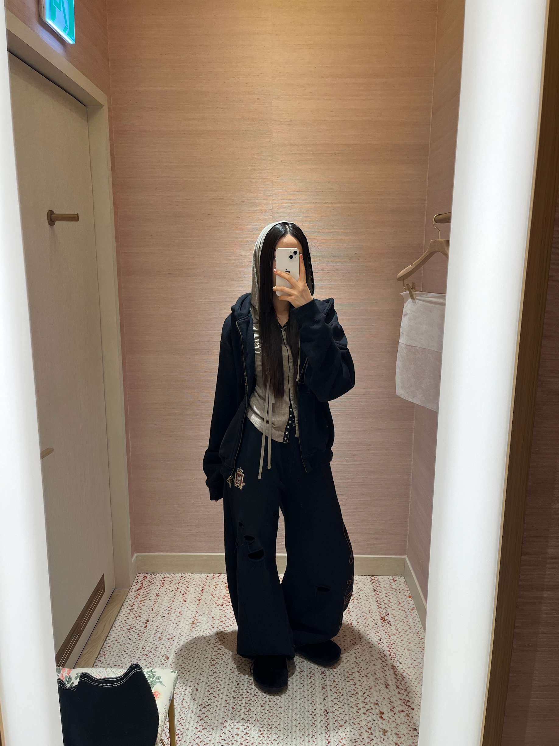 Crocs Classic Fur Sure Clog Black 착용 스타일