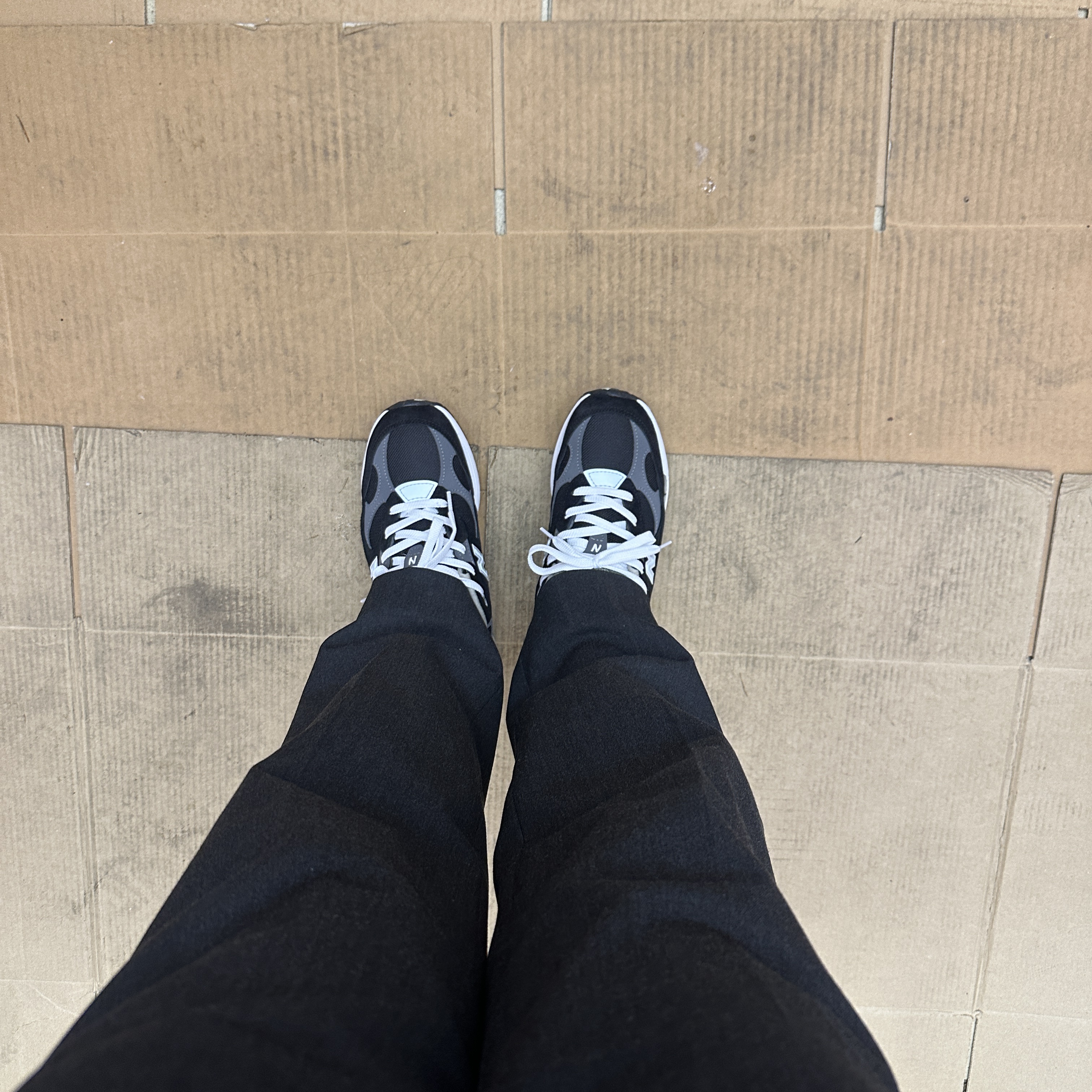 New Balance 992 Made in USA Core Black Grey 착용 스타일 - 1