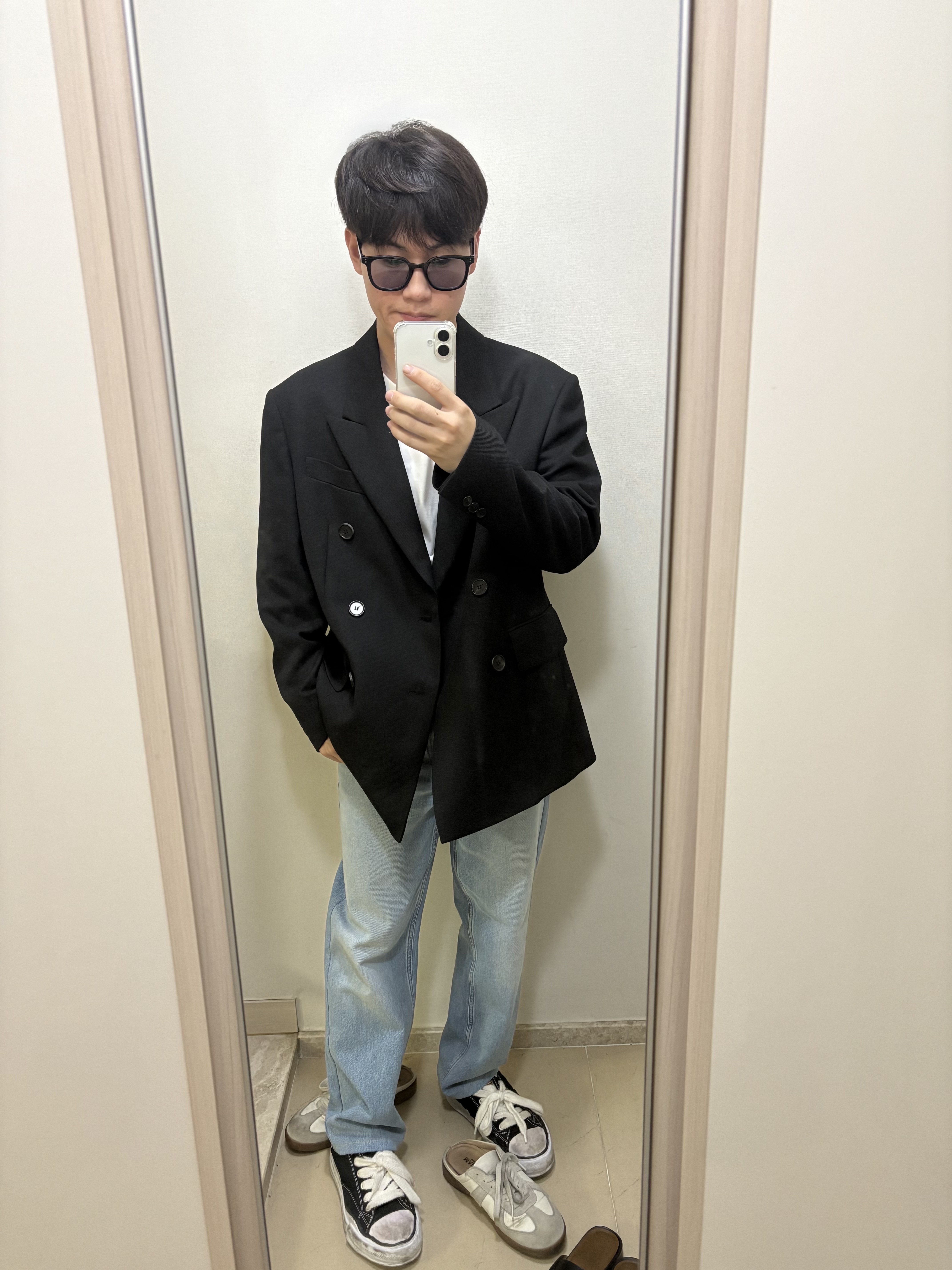 Maison Mihara Yasuhiro Peterson OG Sole Canvas Low Sneakers Black, Uniqlo x JW Anderson Straight Jean Blue - KR 착용 스타일