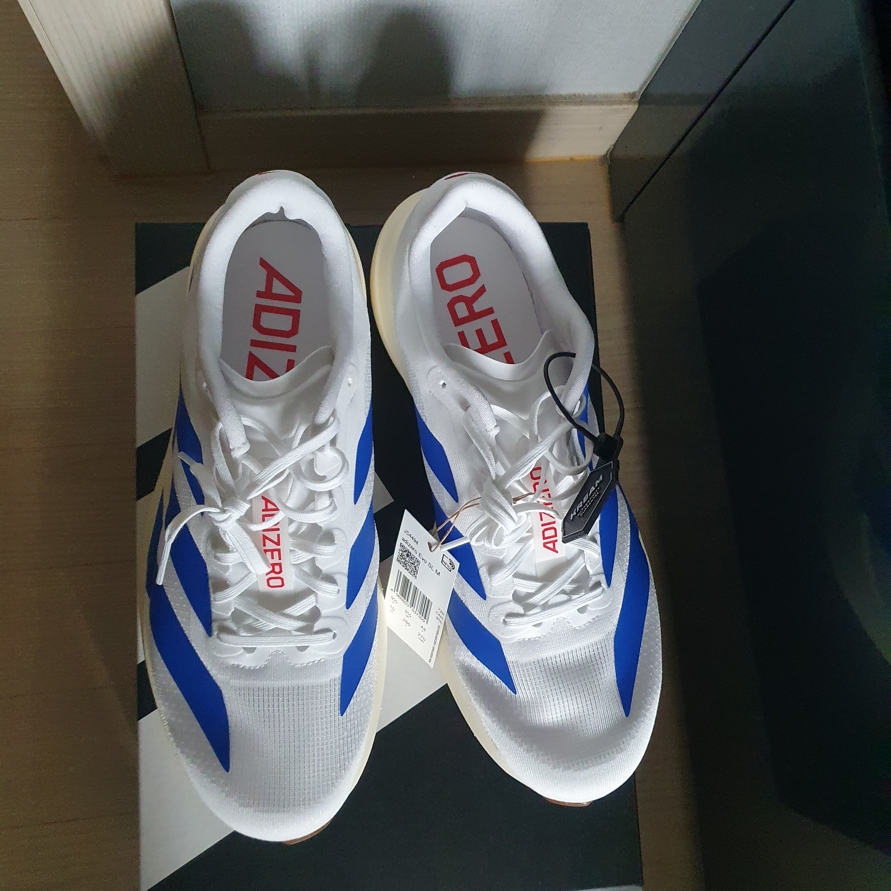 Adidas Adizero EVO SL Cloud White Royal Blue 착용 스타일