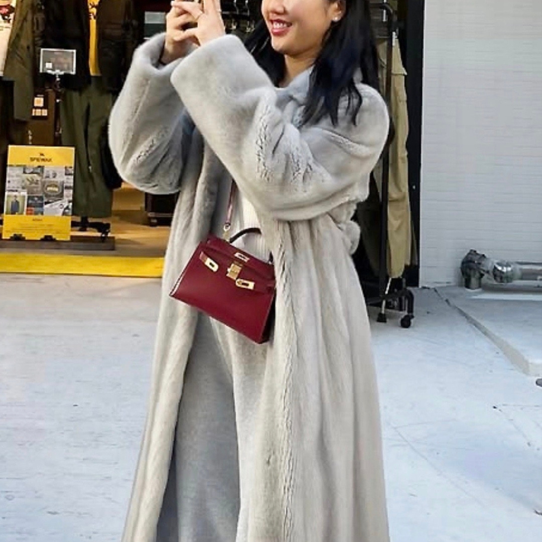 (W) Arket Faux Fur Coat Grey 착용 스타일