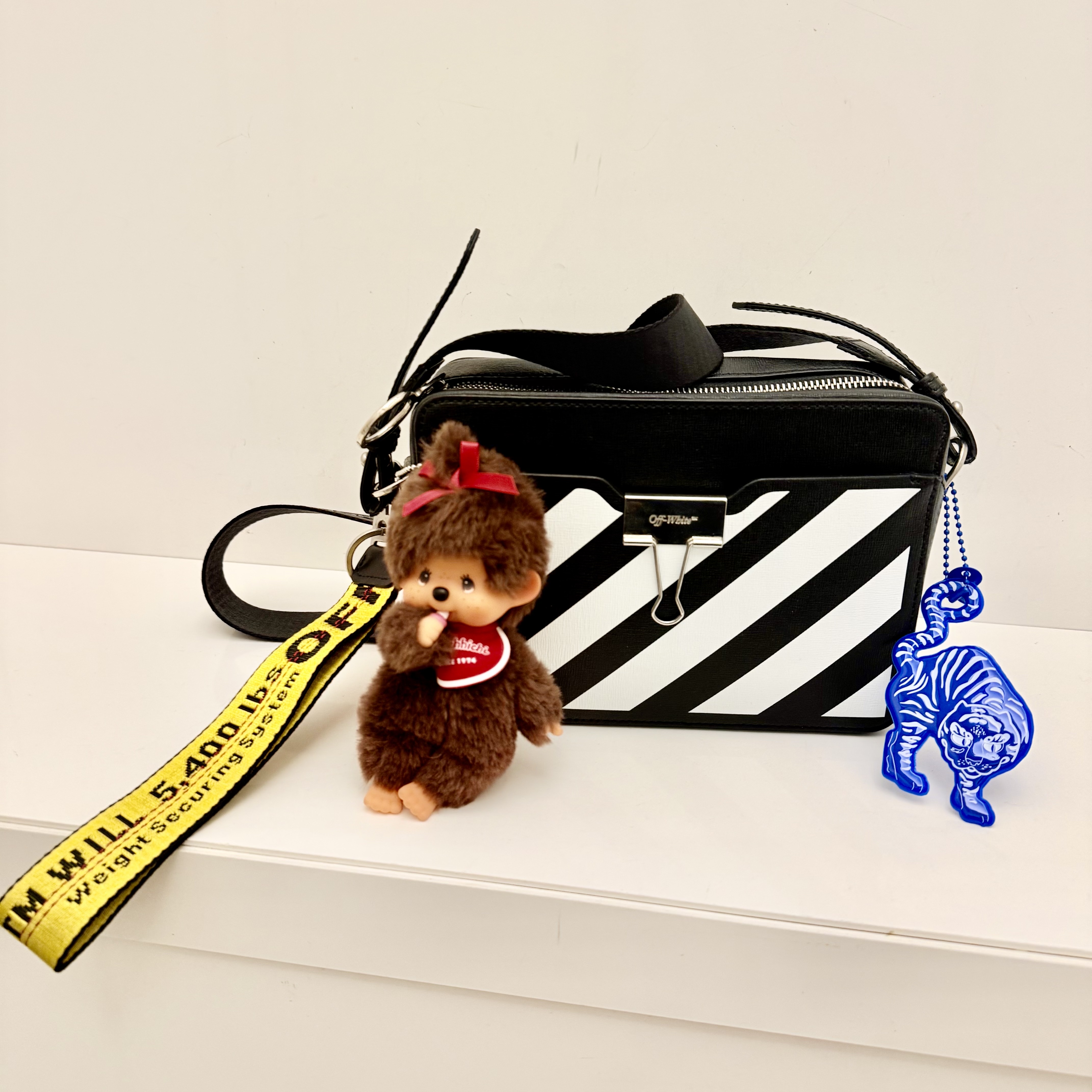 Monchhichi SS Girl Key Chain Brown, Muds Magpie and Tiger Safety Keyring Blue White 착용 스타일
