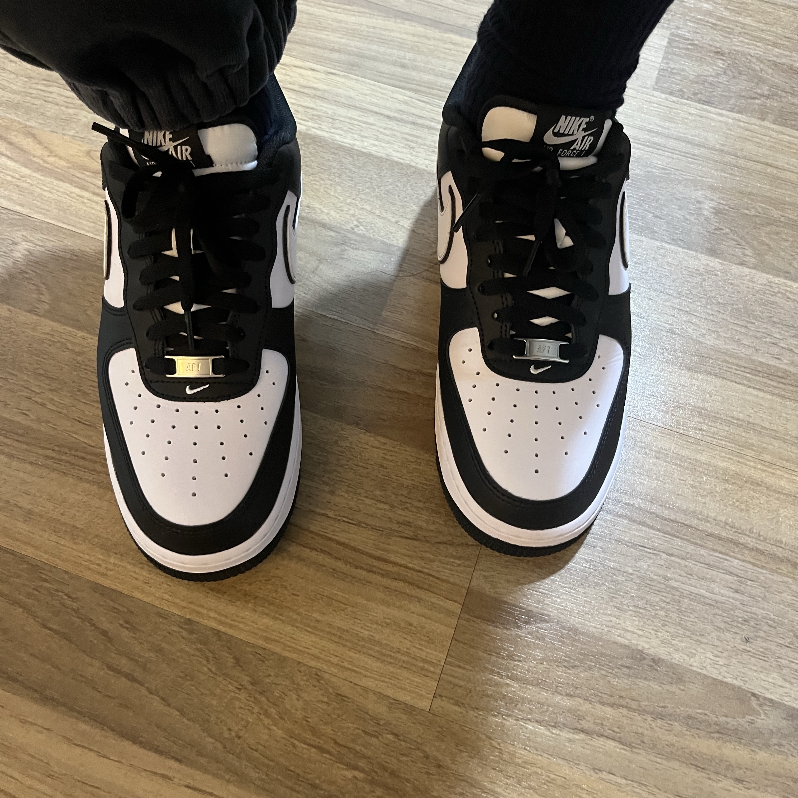 Nike Air Force 1 '07 Black White 착용 스타일 - 3