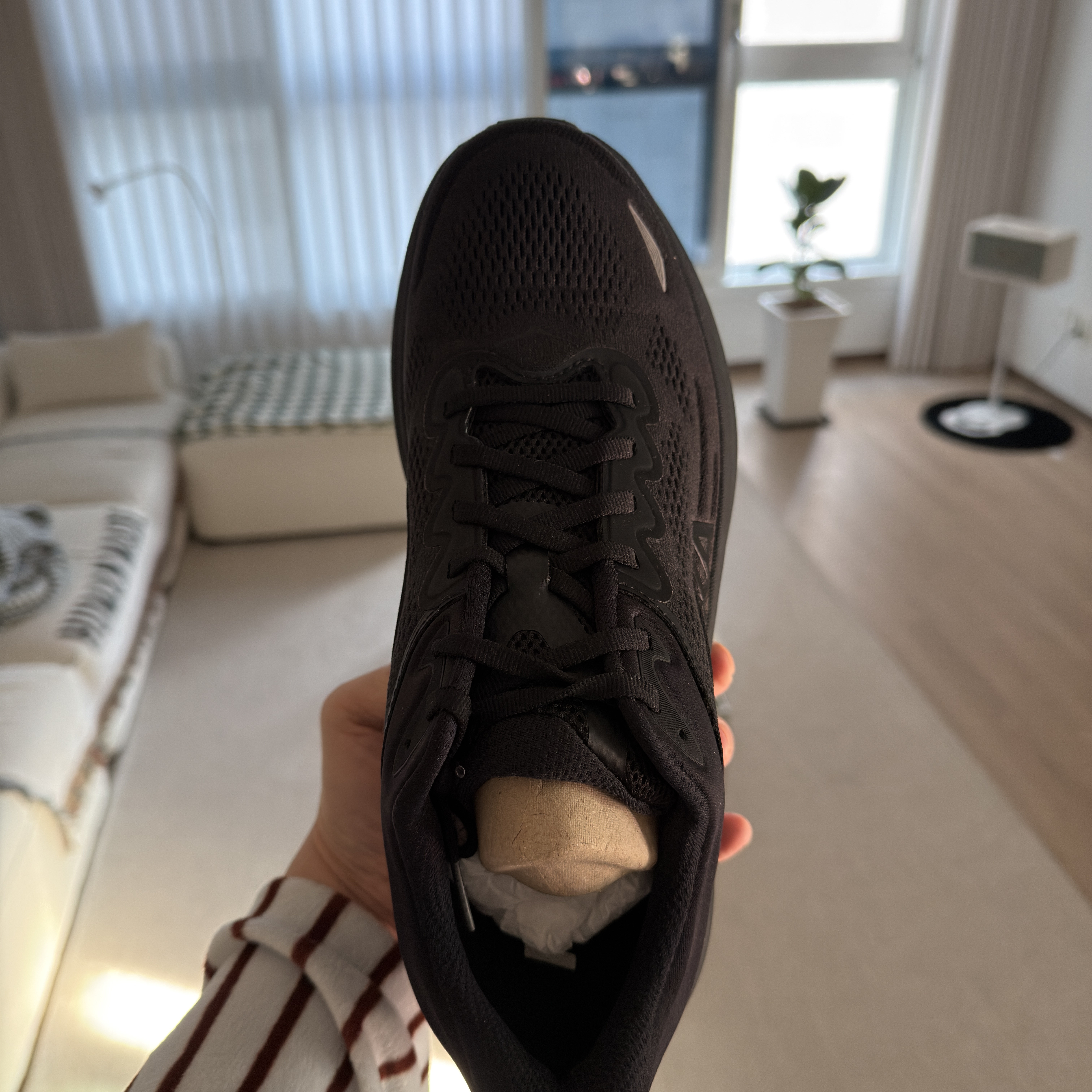 Hoka Bondi 9 Black - Regular 착용 스타일 - 2