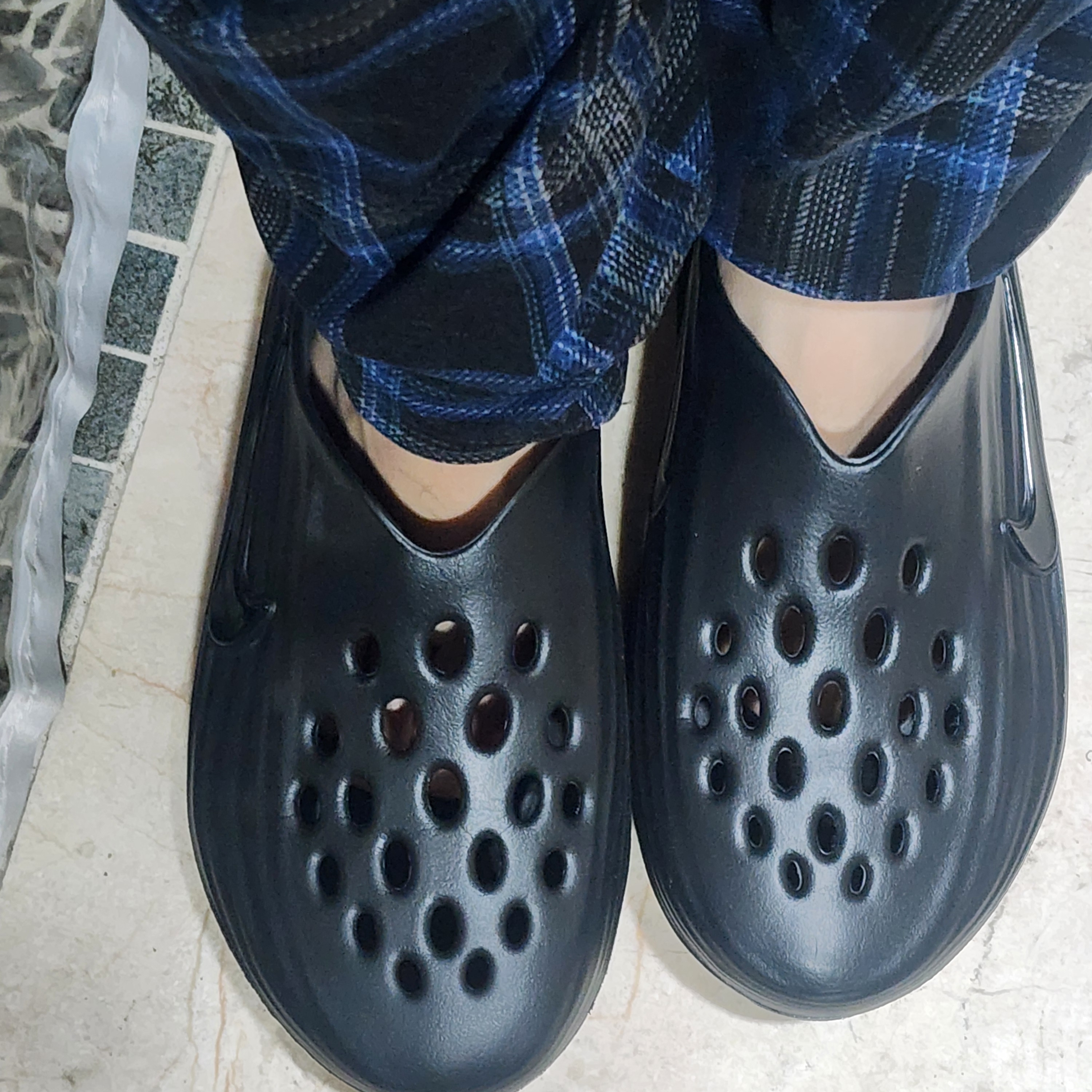 Nike ReactX Rejuven8 Triple Black 착용 스타일
