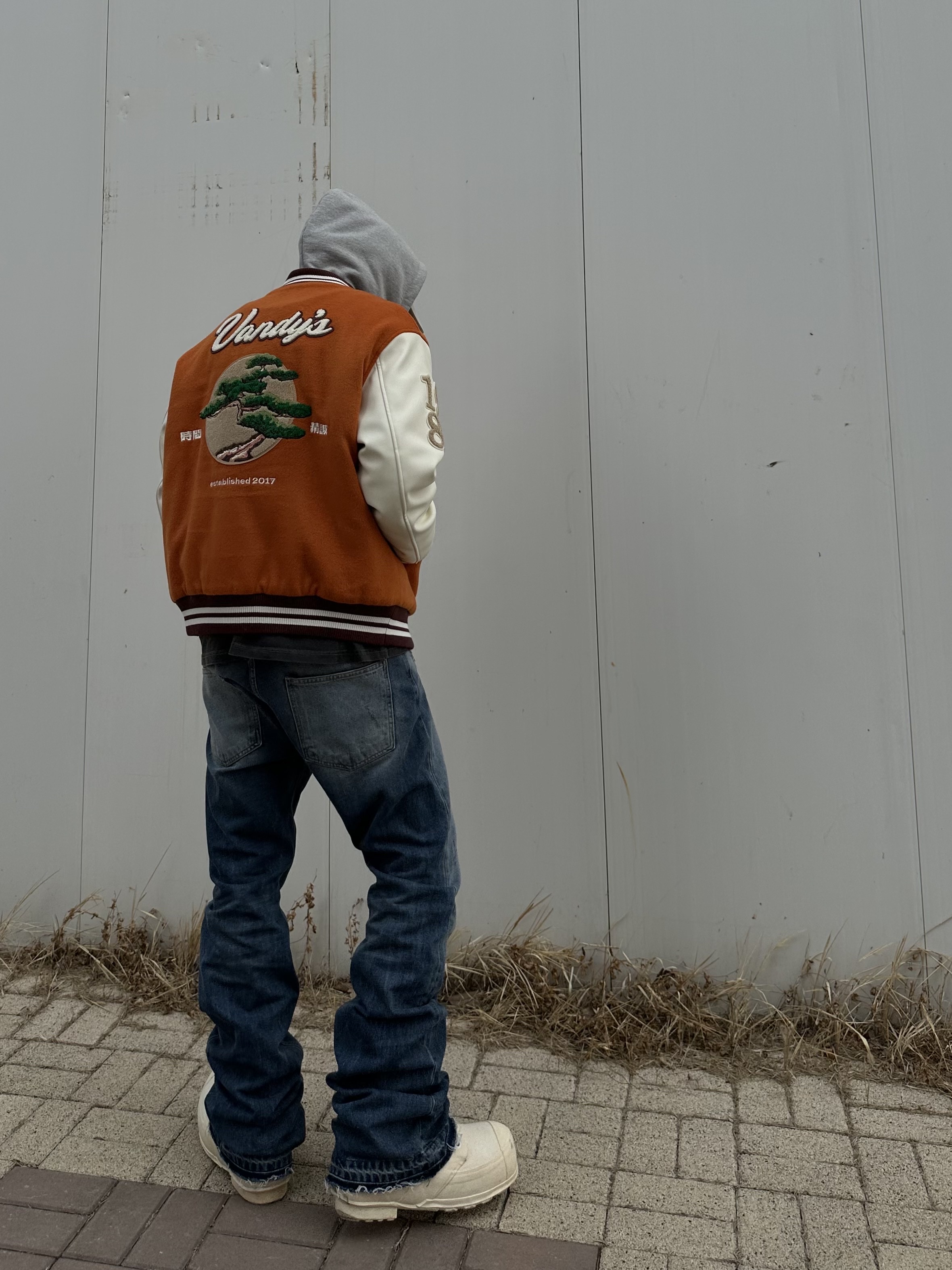 Vandy The Pink Bonsai Varsity Jacket 착용 스타일 - 7