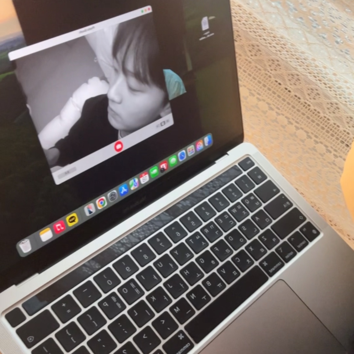 Apple 2022 MacBook Pro 13 M2 256GB SSD / 16GB RAM Space Gray (Korean Ver.) 착용 스타일