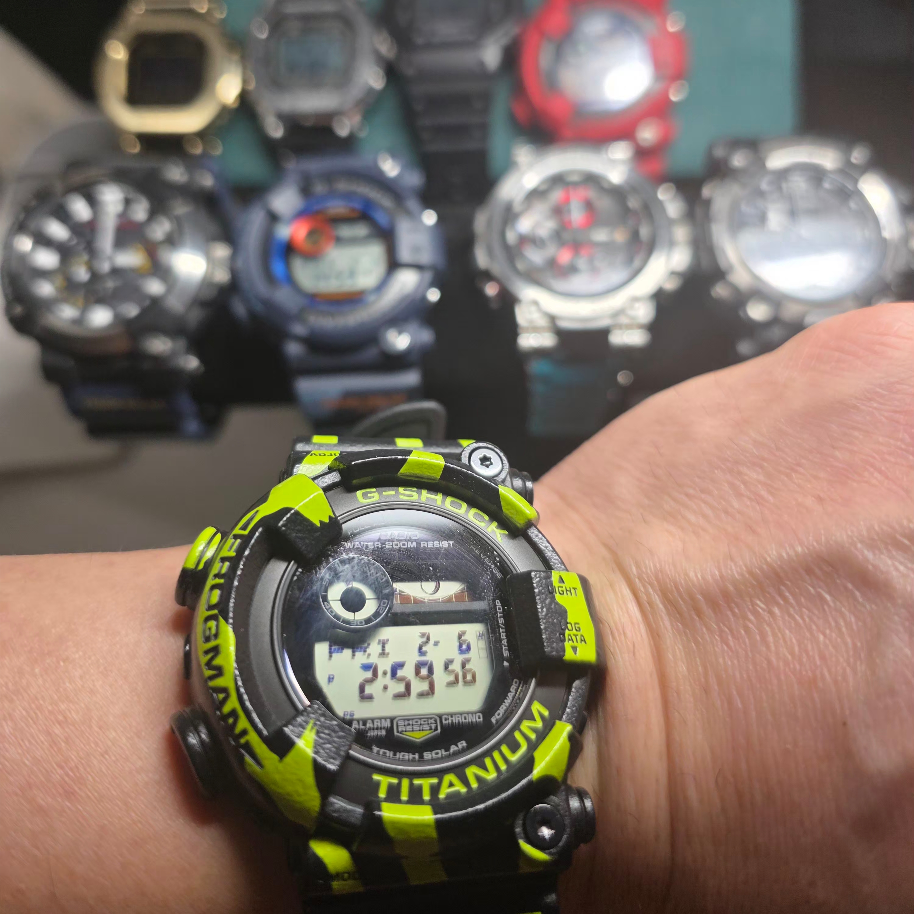 Casio G-Shock GW-8200TPF-1 착용 스타일