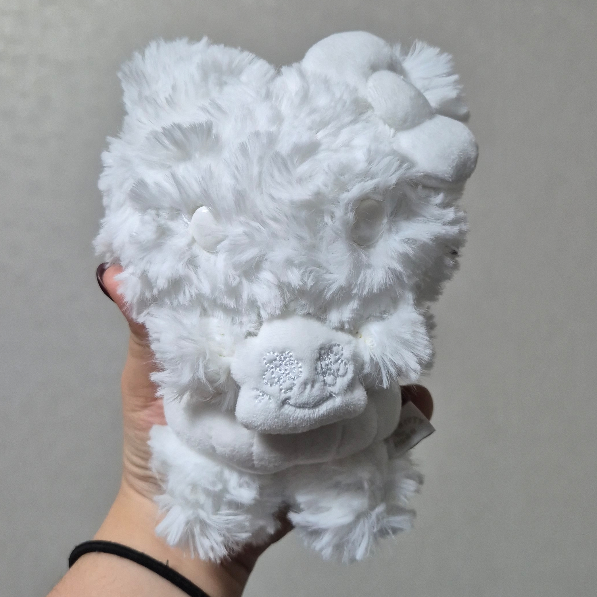 HELLO KITTY x JISOO Plush Keychain Secret White (Opened Case) 착용 스타일